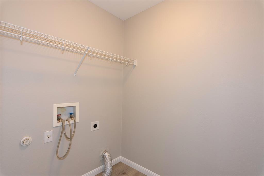 915 Churchill Farms Dr Property Photo 32