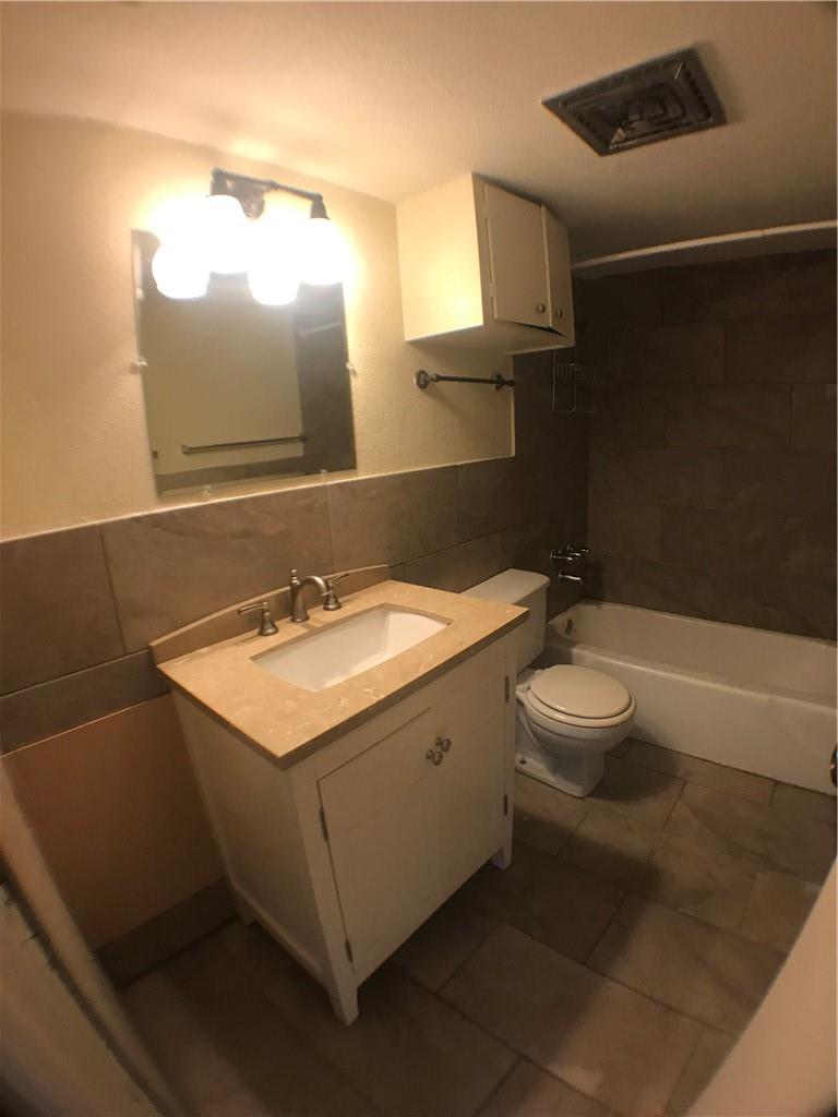 706 W 34th St #101 Property Photo 11