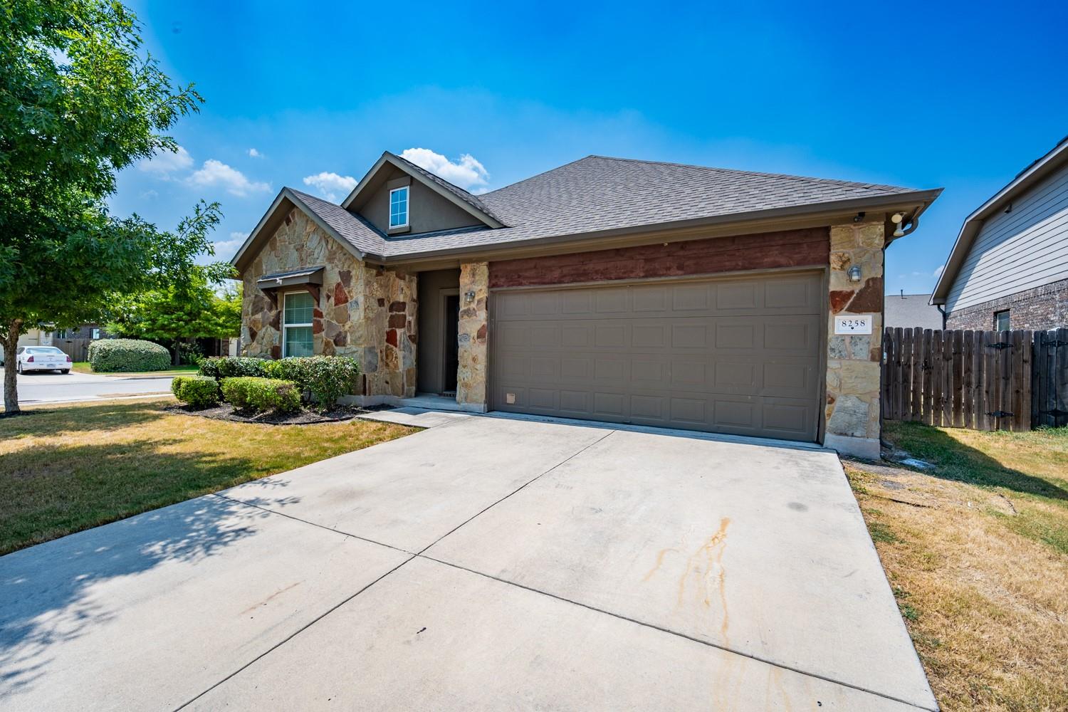 8258 Arezzo Dr Property Photo 2