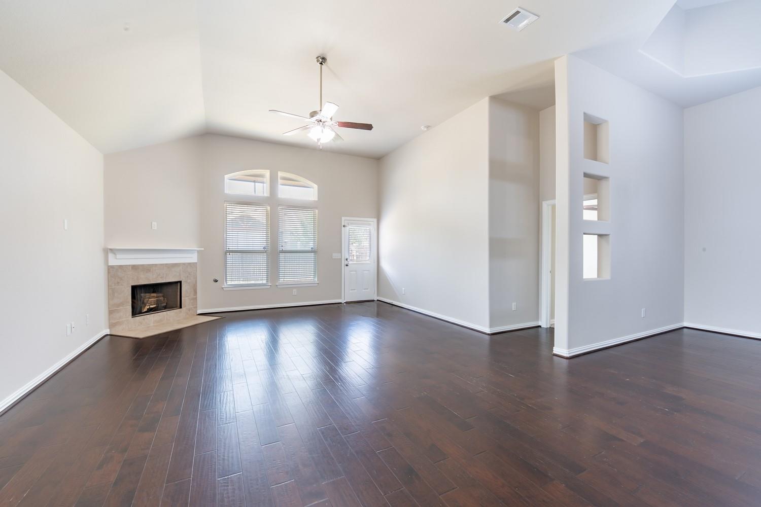 8258 Arezzo Dr Property Photo 6