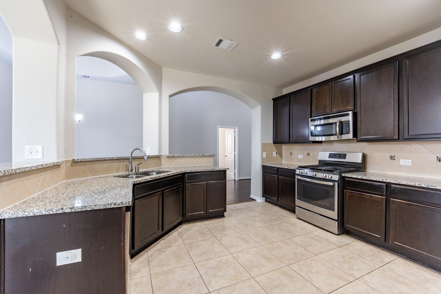 8258 Arezzo Dr Property Photo 8