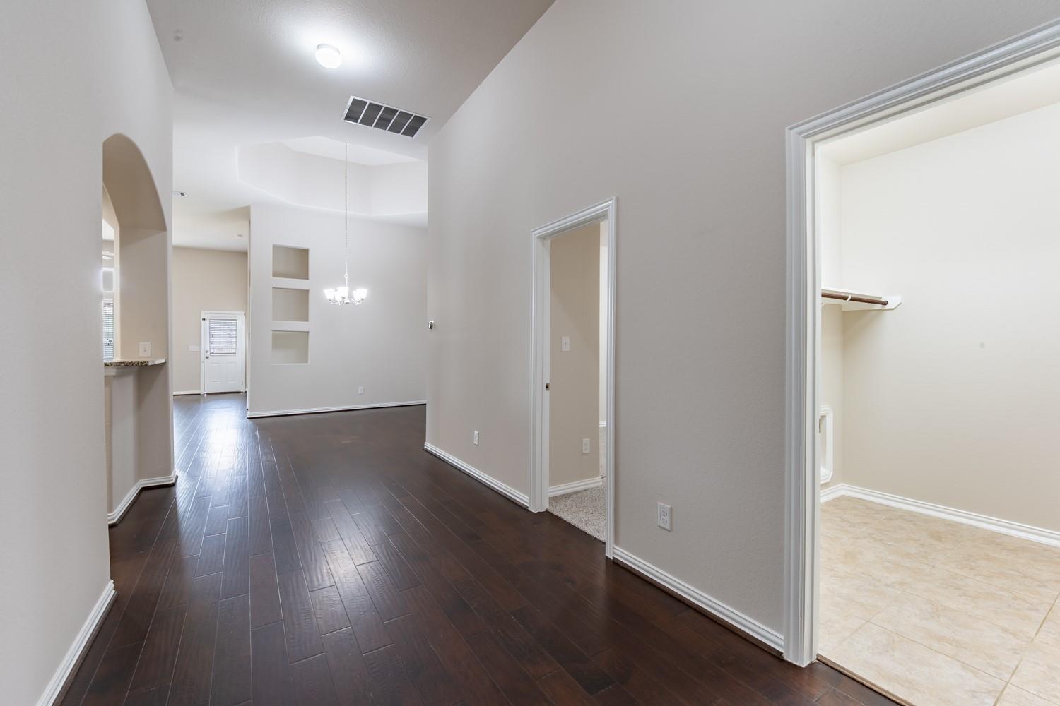 8258 Arezzo Dr Property Photo 9