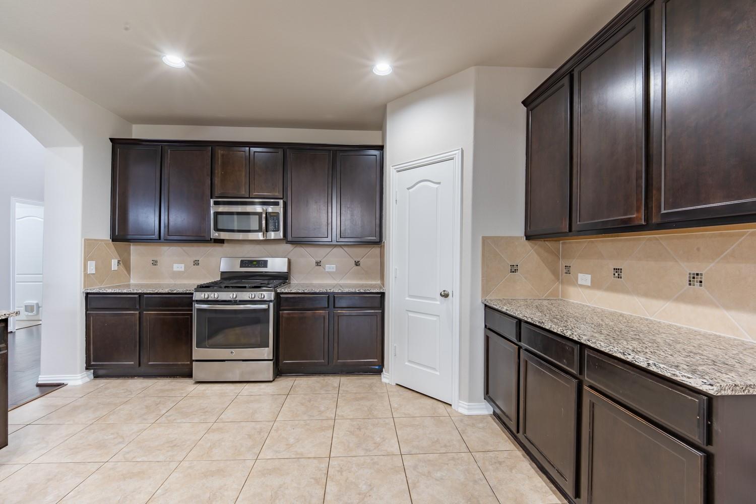 8258 Arezzo Dr Property Photo 13