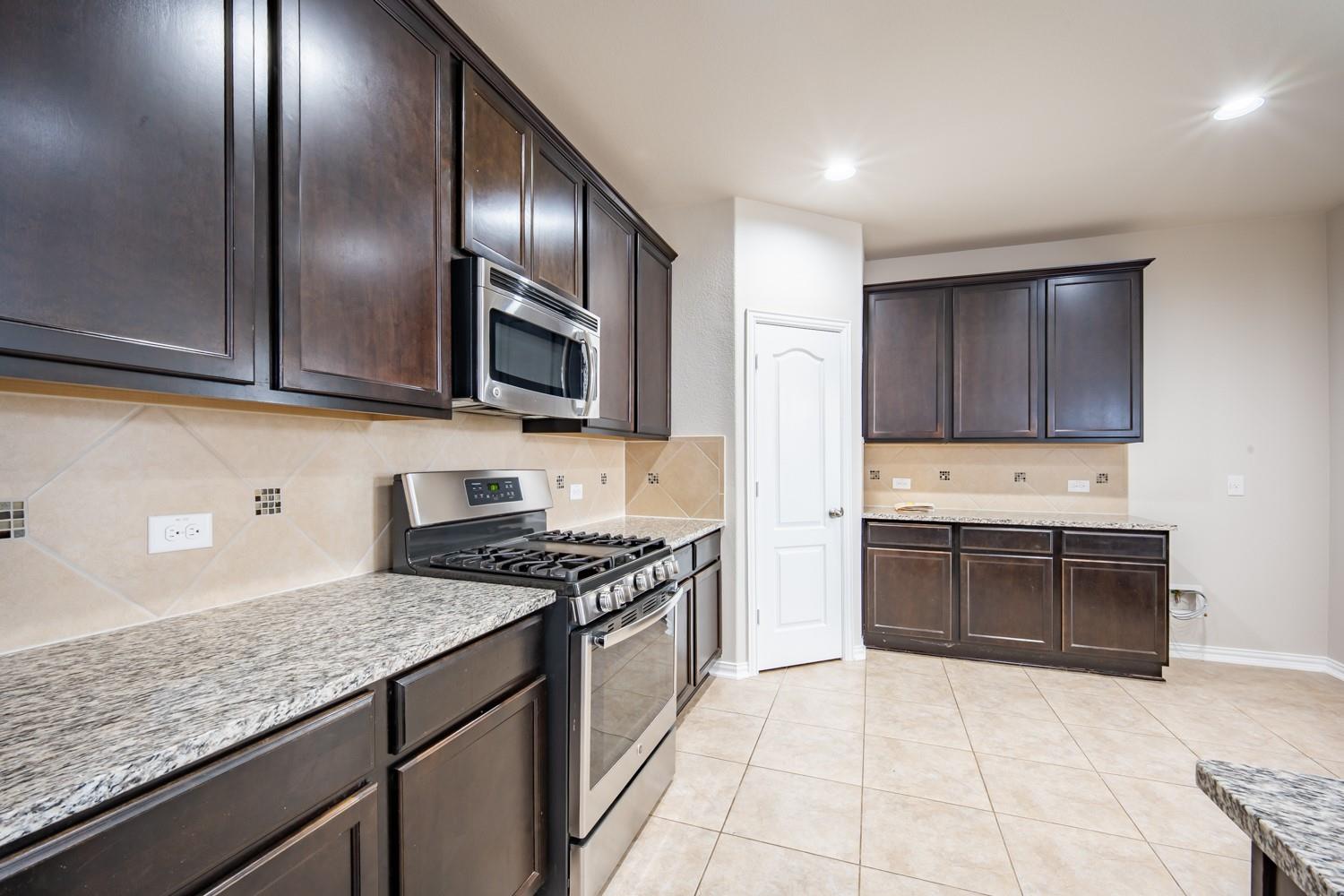 8258 Arezzo Dr Property Photo 14