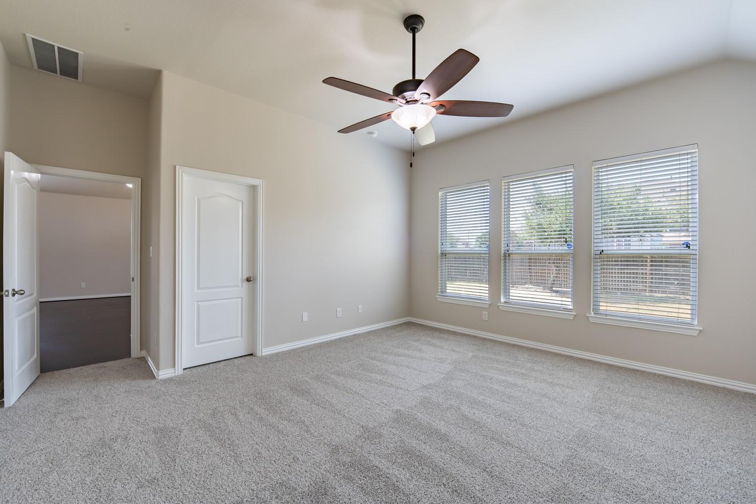 8258 Arezzo Dr Property Photo 18