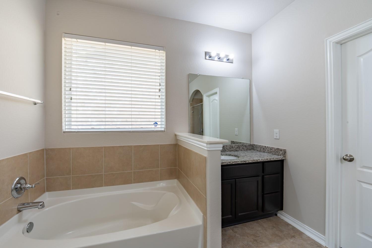 8258 Arezzo Dr Property Photo 19