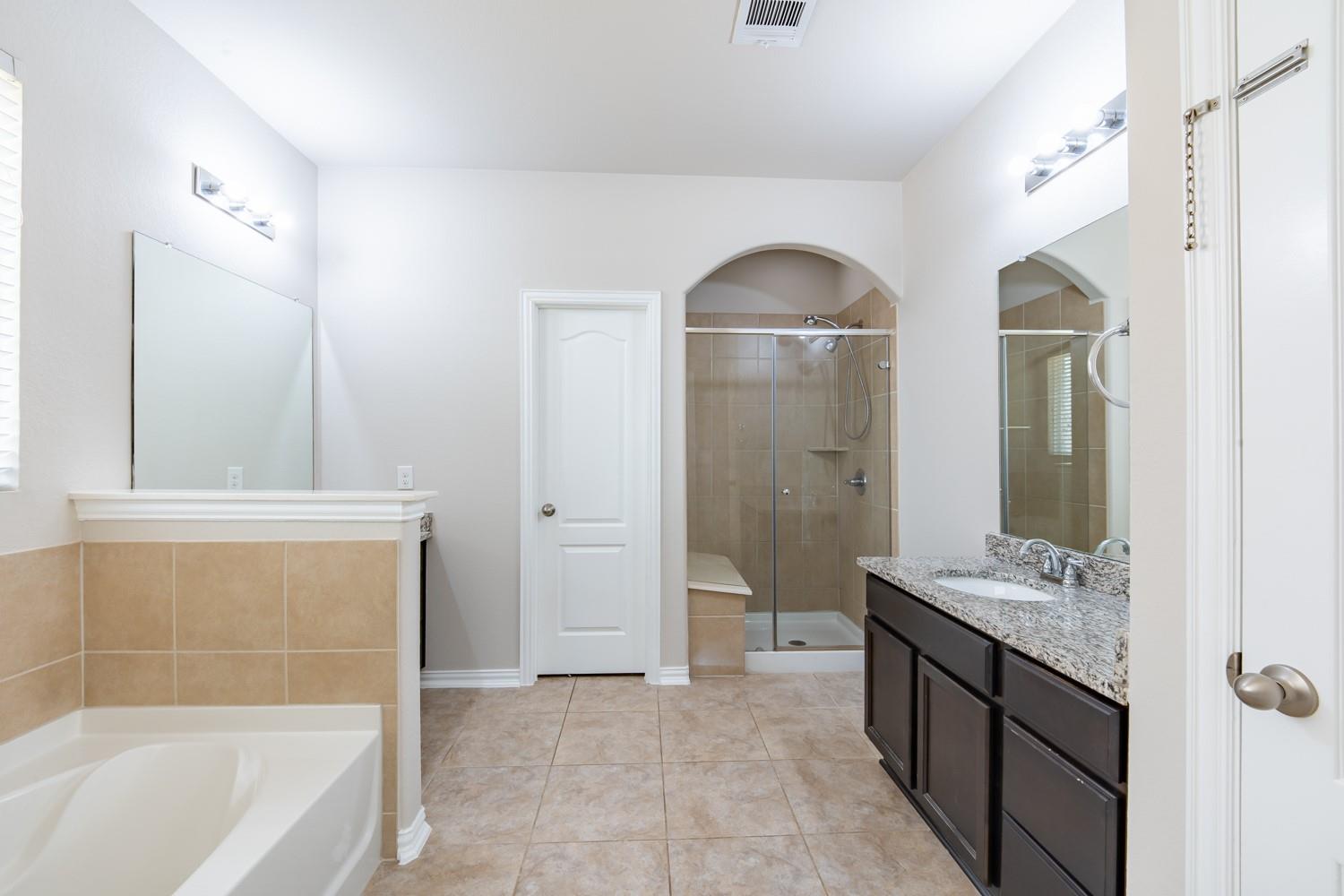 8258 Arezzo Dr Property Photo 21