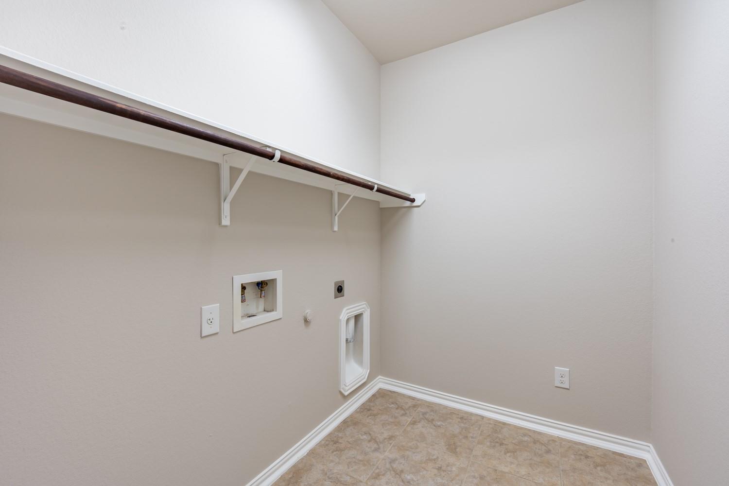 8258 Arezzo Dr Property Photo 23