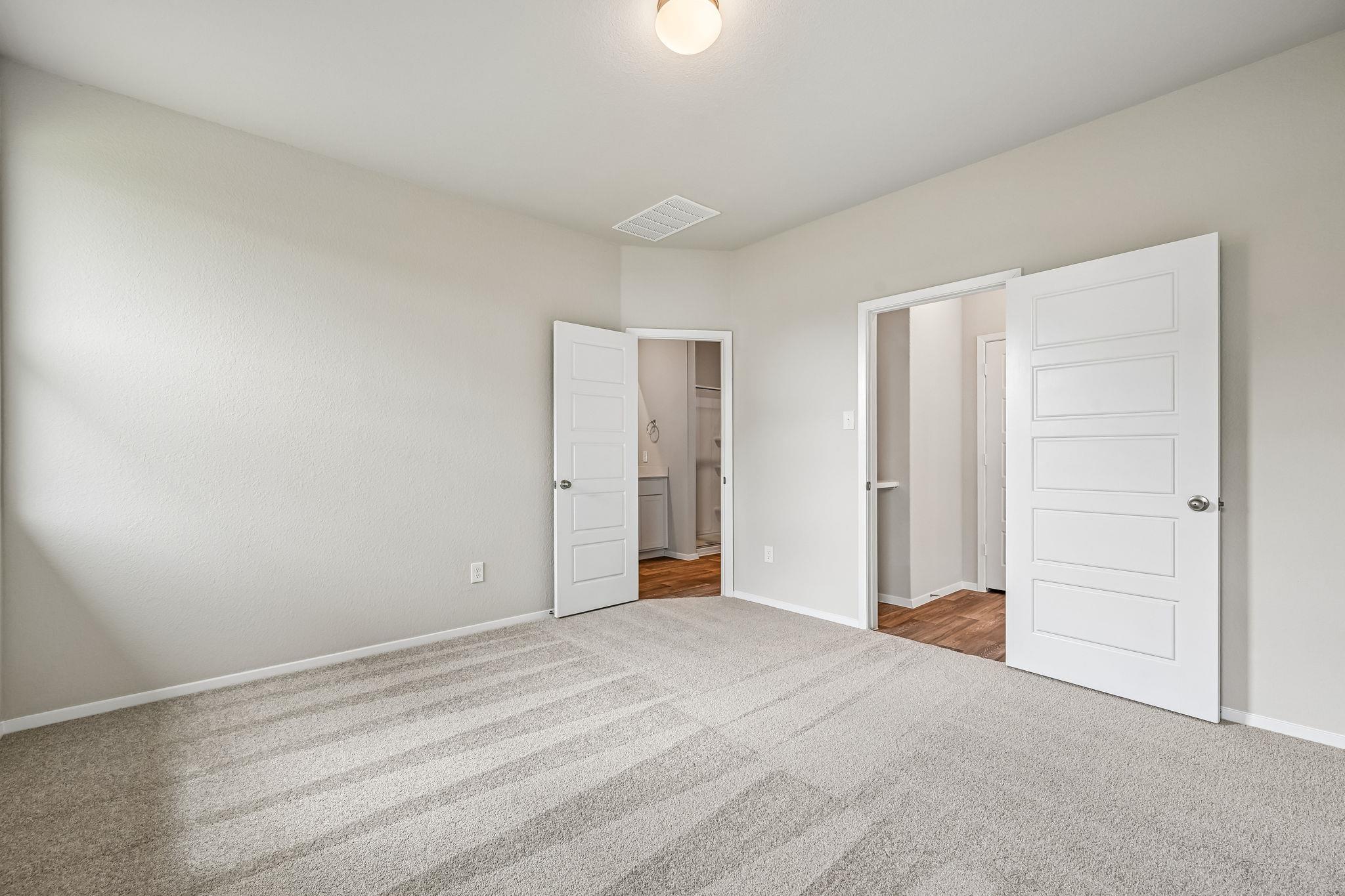 319 Jade St Property Photo 14