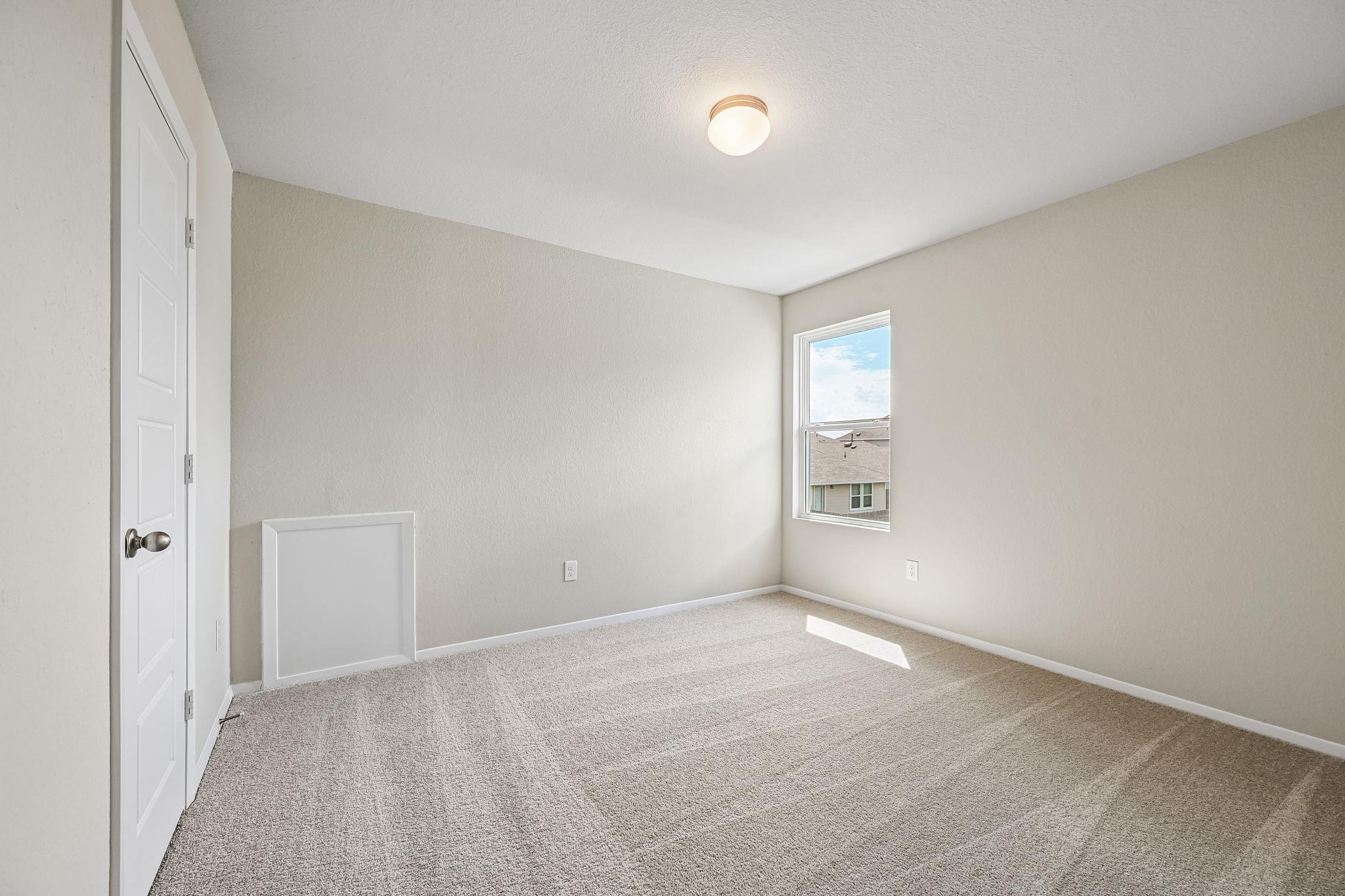 319 Jade St Property Photo 28