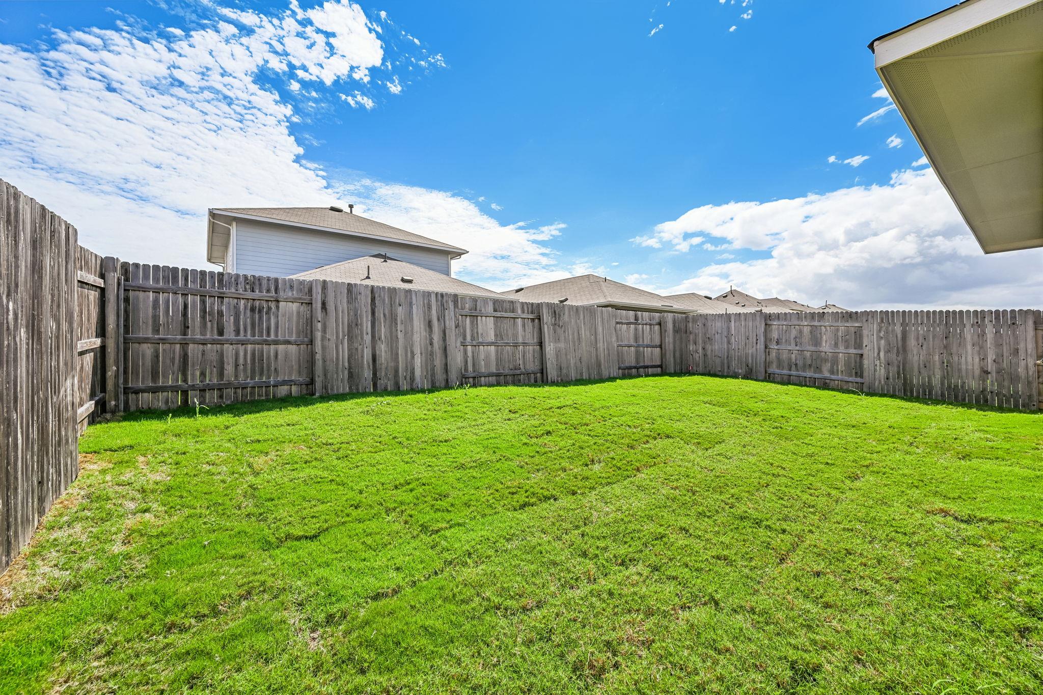319 Jade St Property Photo 37