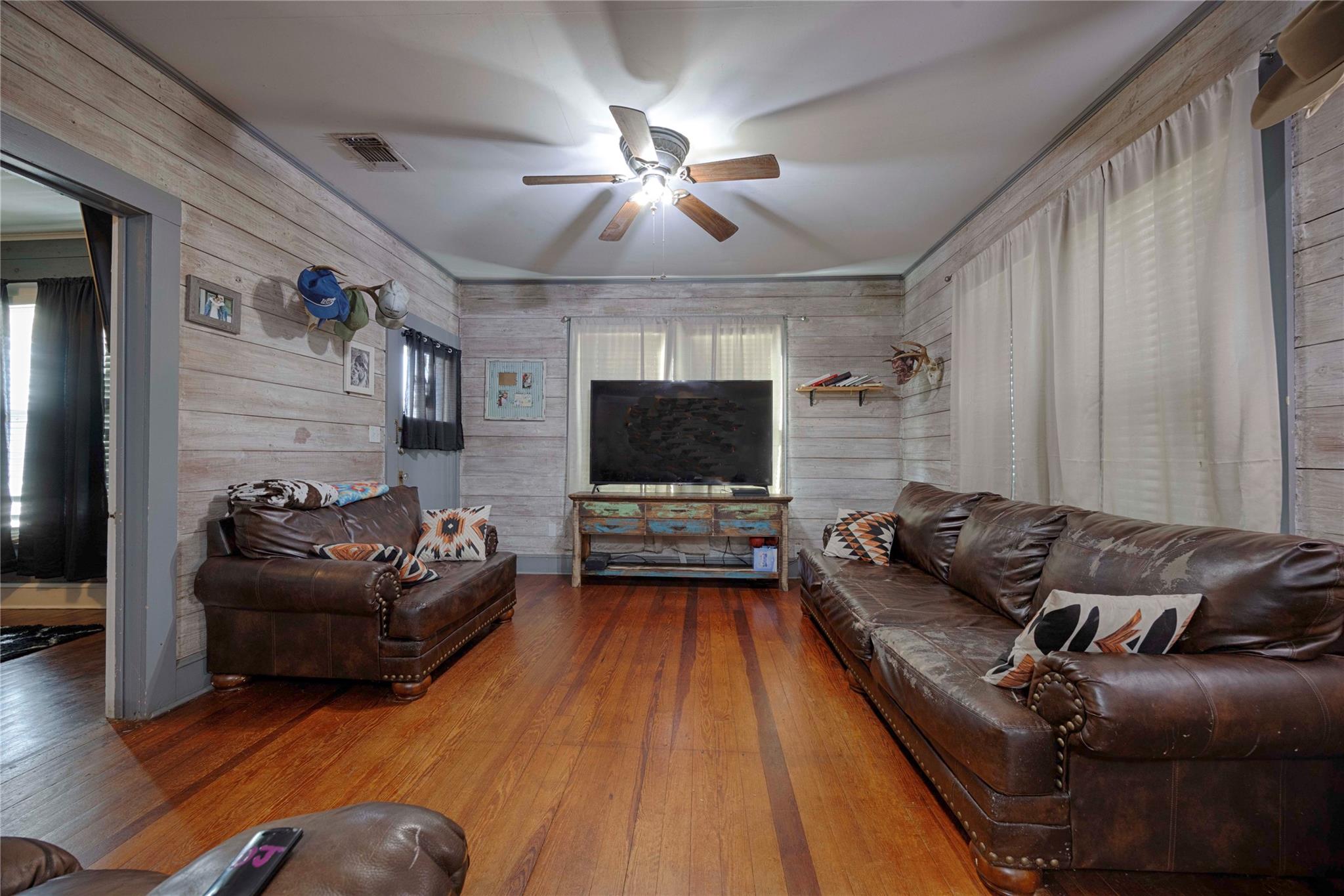 309 Anderson St Property Photo 4