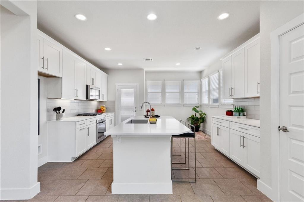 9507 Gynerium Dr Property Photo 8