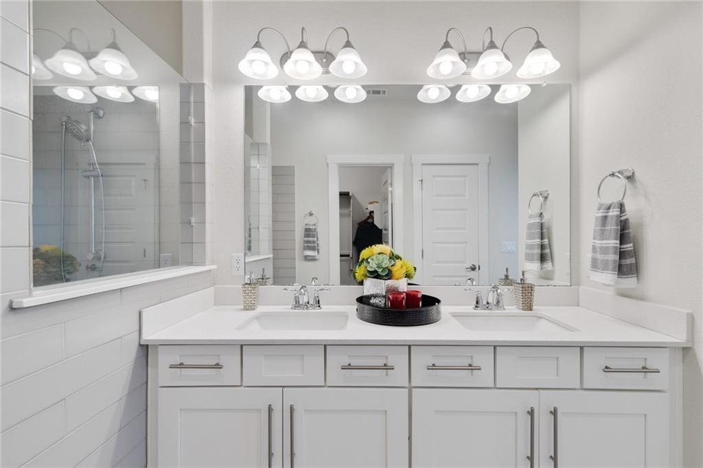 9507 Gynerium Dr Property Photo 16