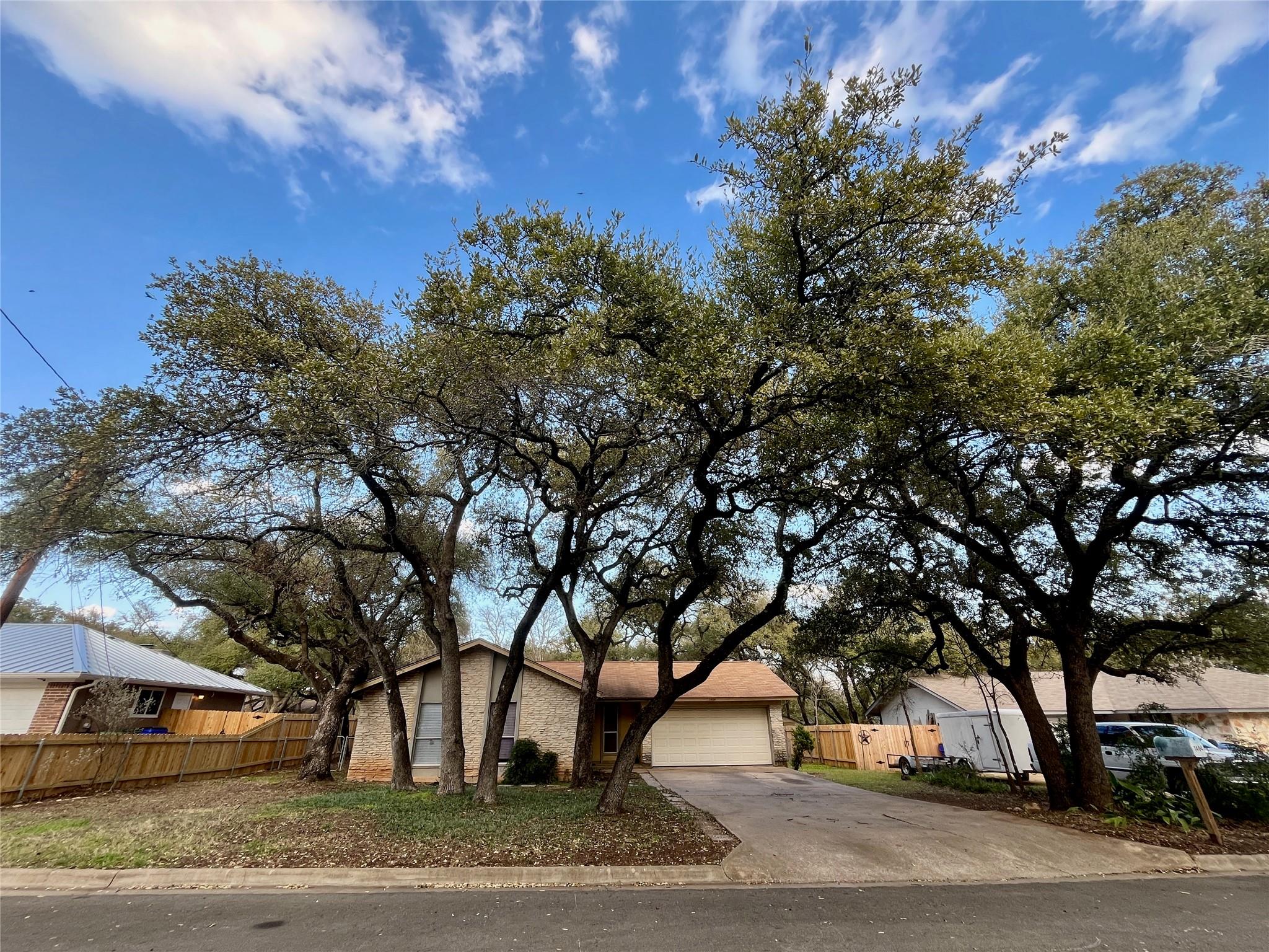 1404 Serene Oaks Dr Property Photo