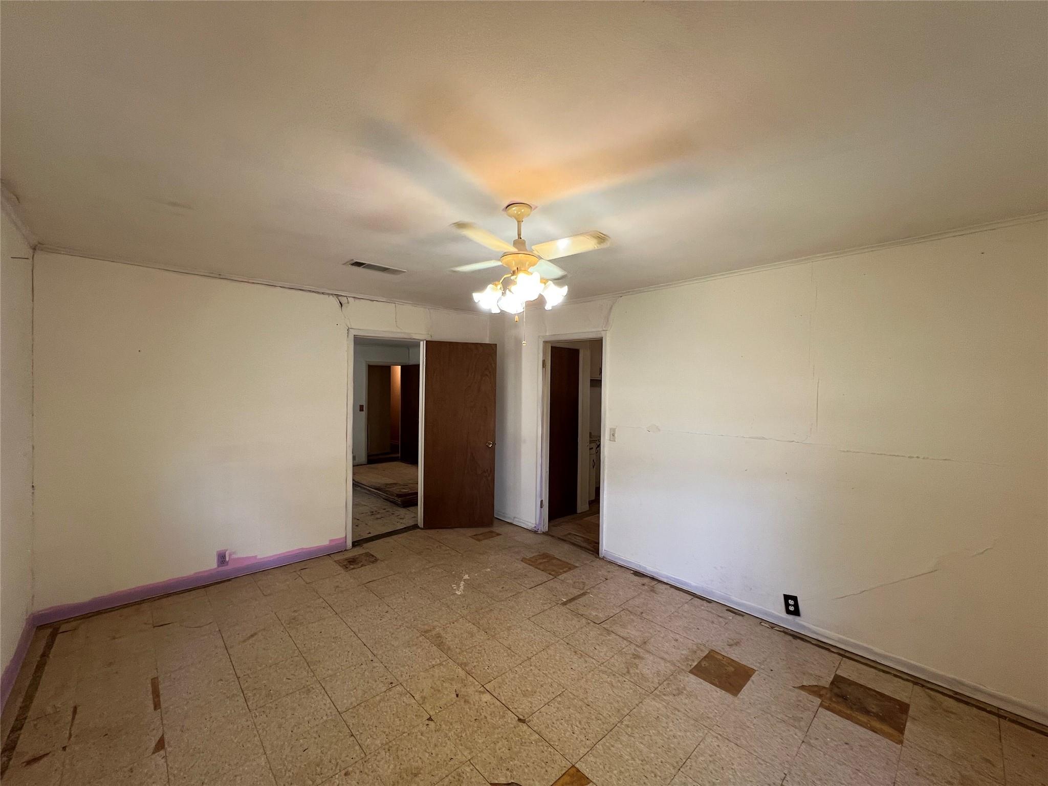 300 S Elm Ave Property Photo 3