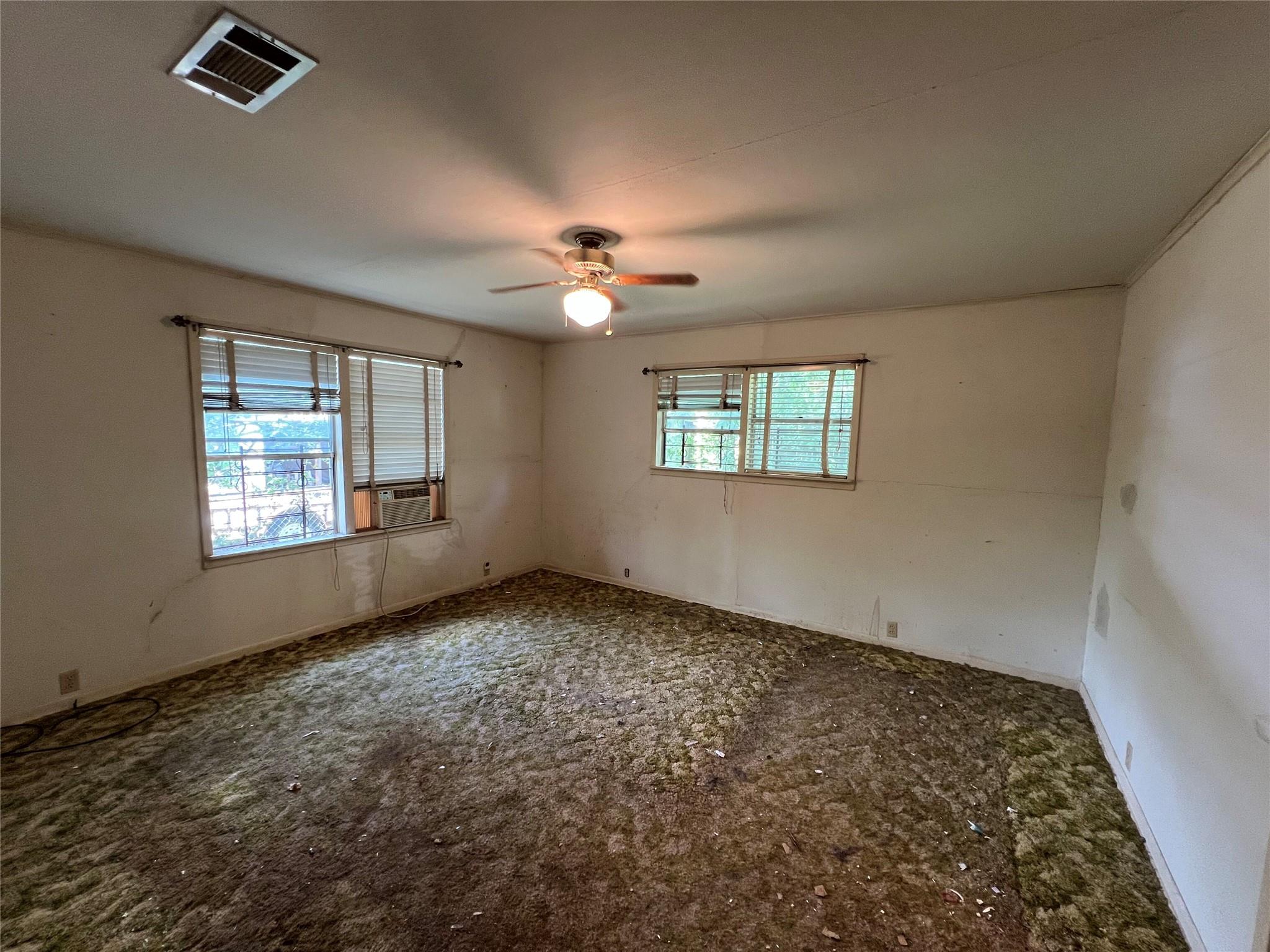 300 S Elm Ave Property Photo 8
