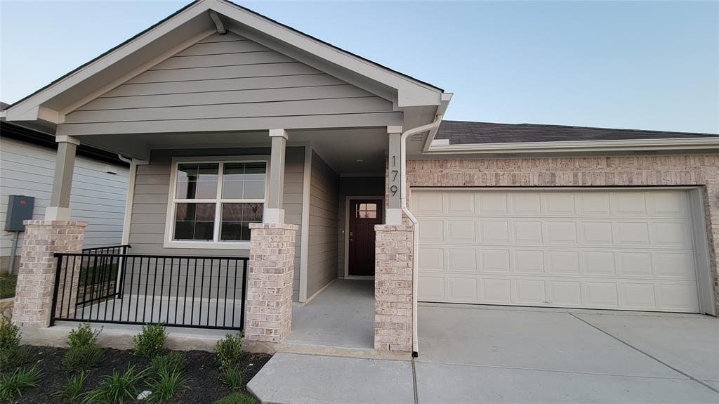 179 Sweetwater Dr Property Photo 2