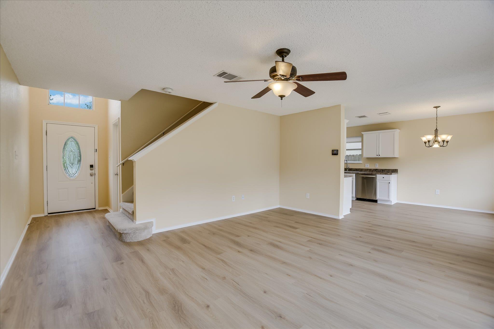 13819 Lothian Dr Property Photo 4