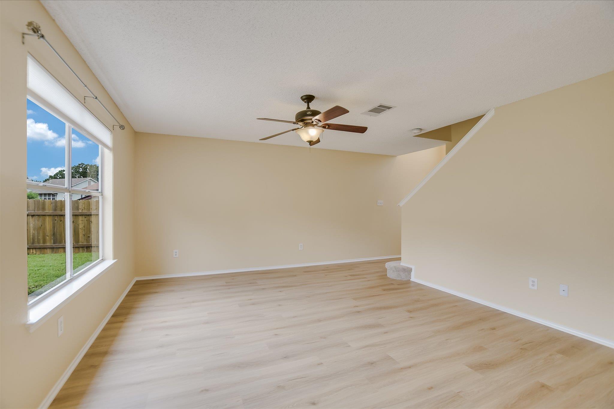 13819 Lothian Dr Property Photo 5