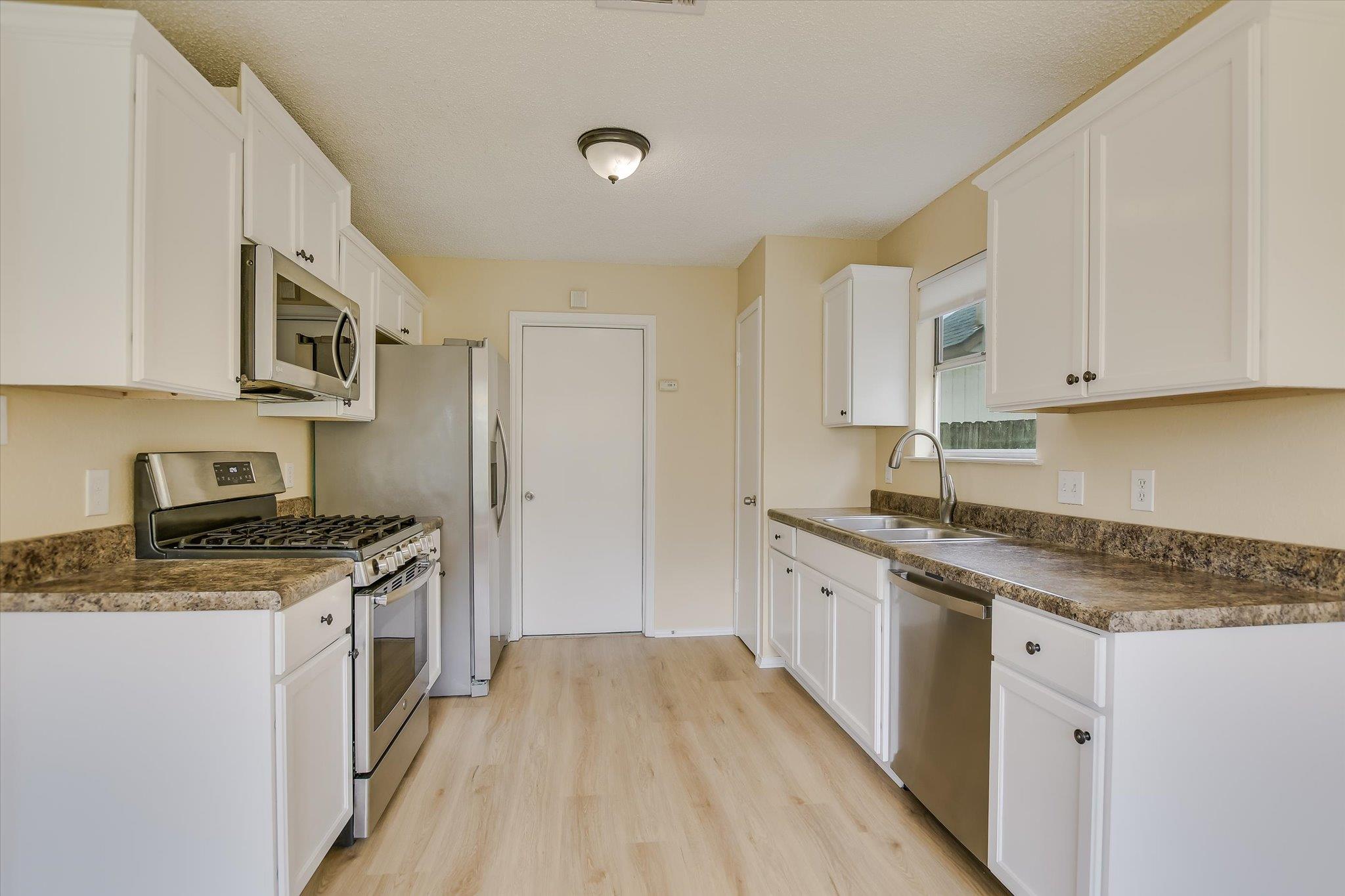 13819 Lothian Dr Property Photo 7