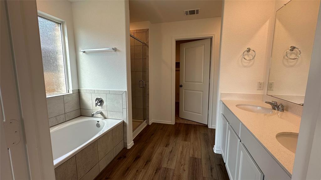 1704 Frontenac St Property Photo 5