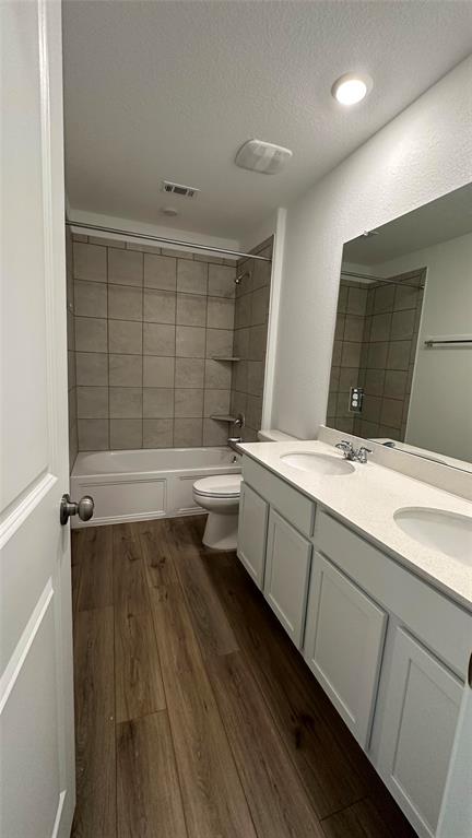 1704 Frontenac St Property Photo 13