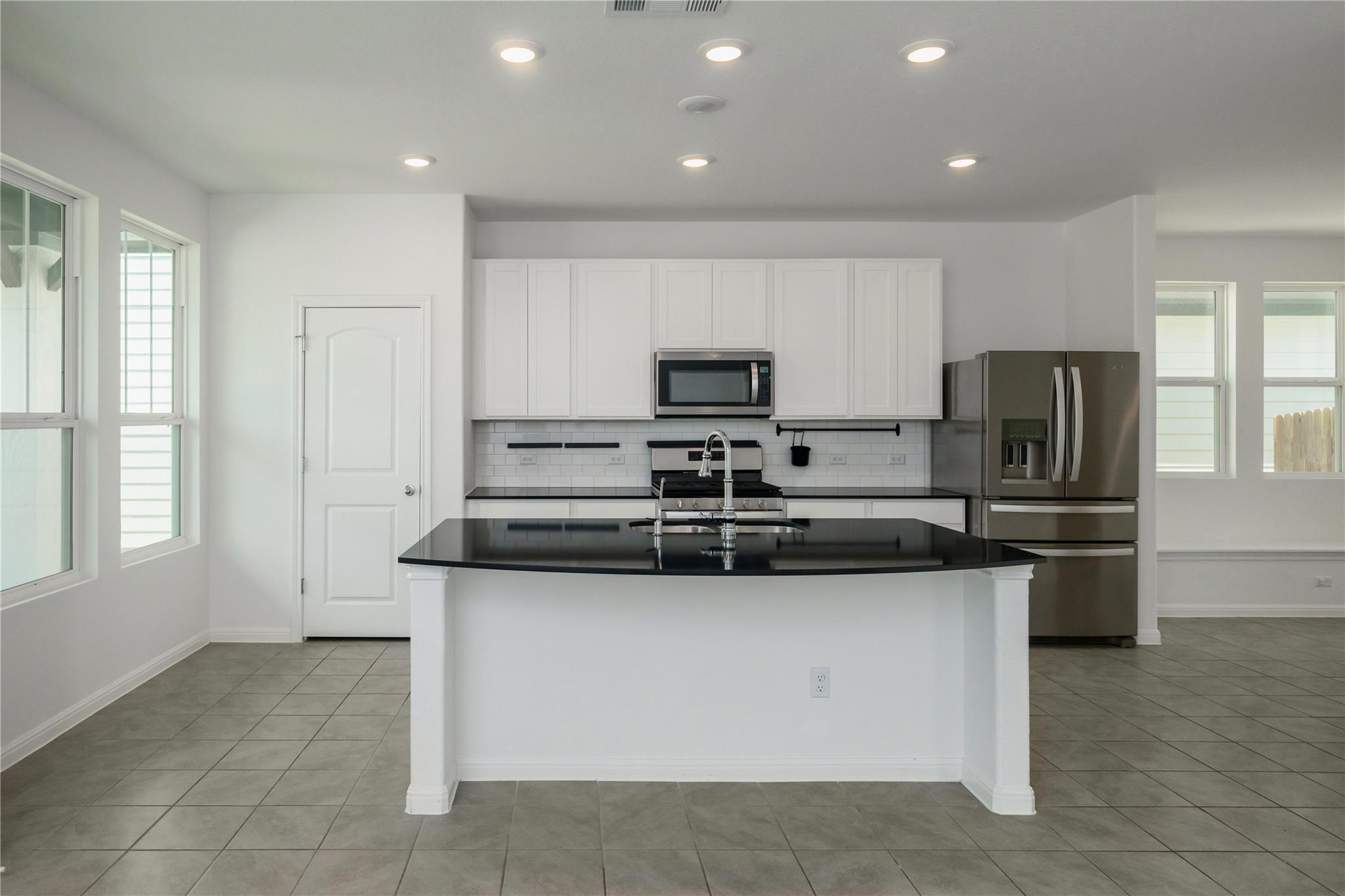2540 Acoma Ln Property Photo 2