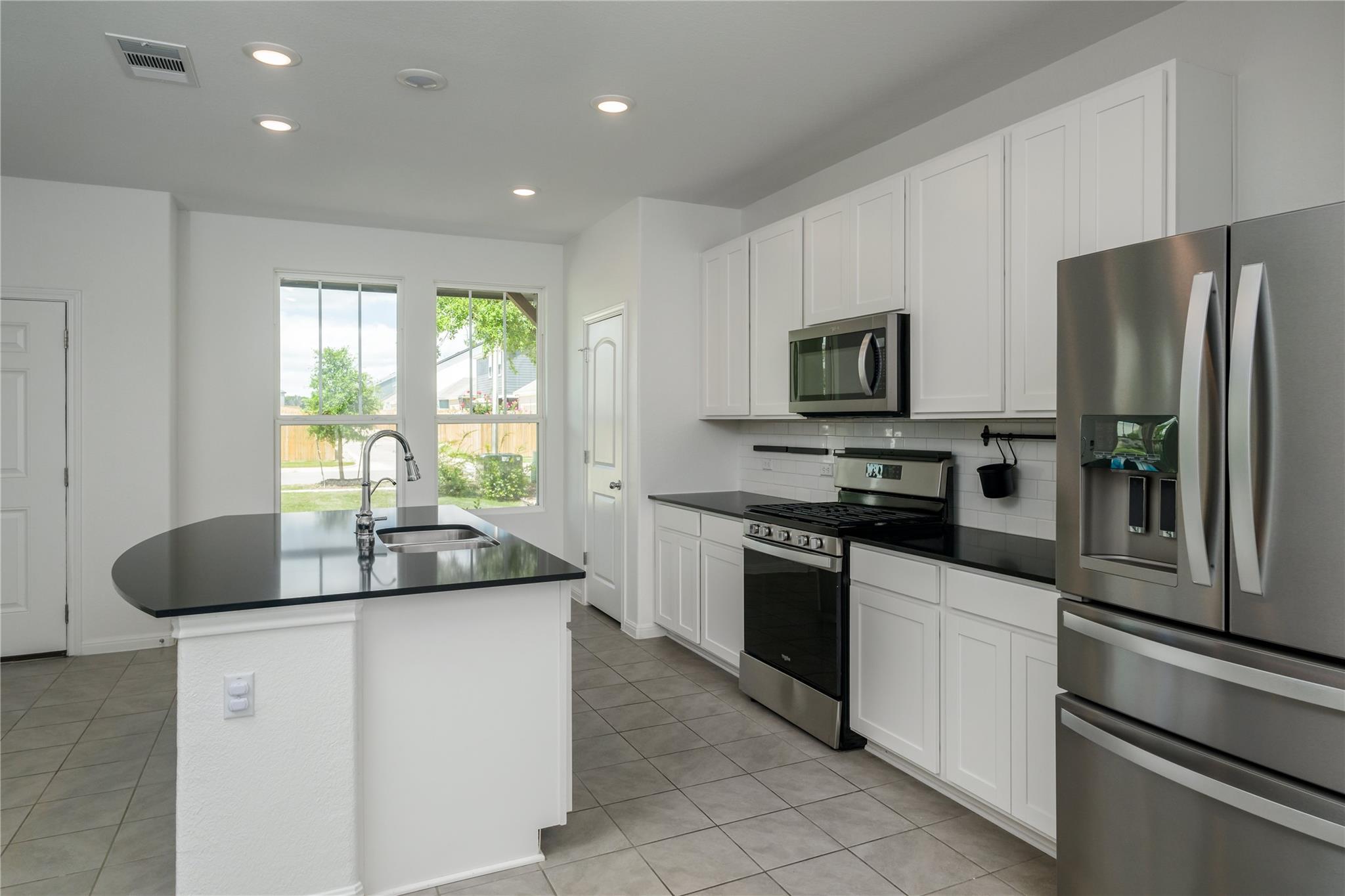 2540 Acoma Ln Property Photo 4