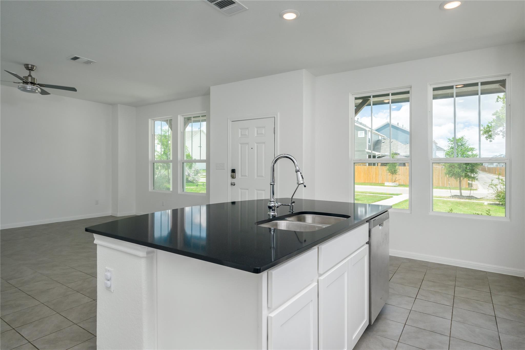 2540 Acoma Ln Property Photo 5