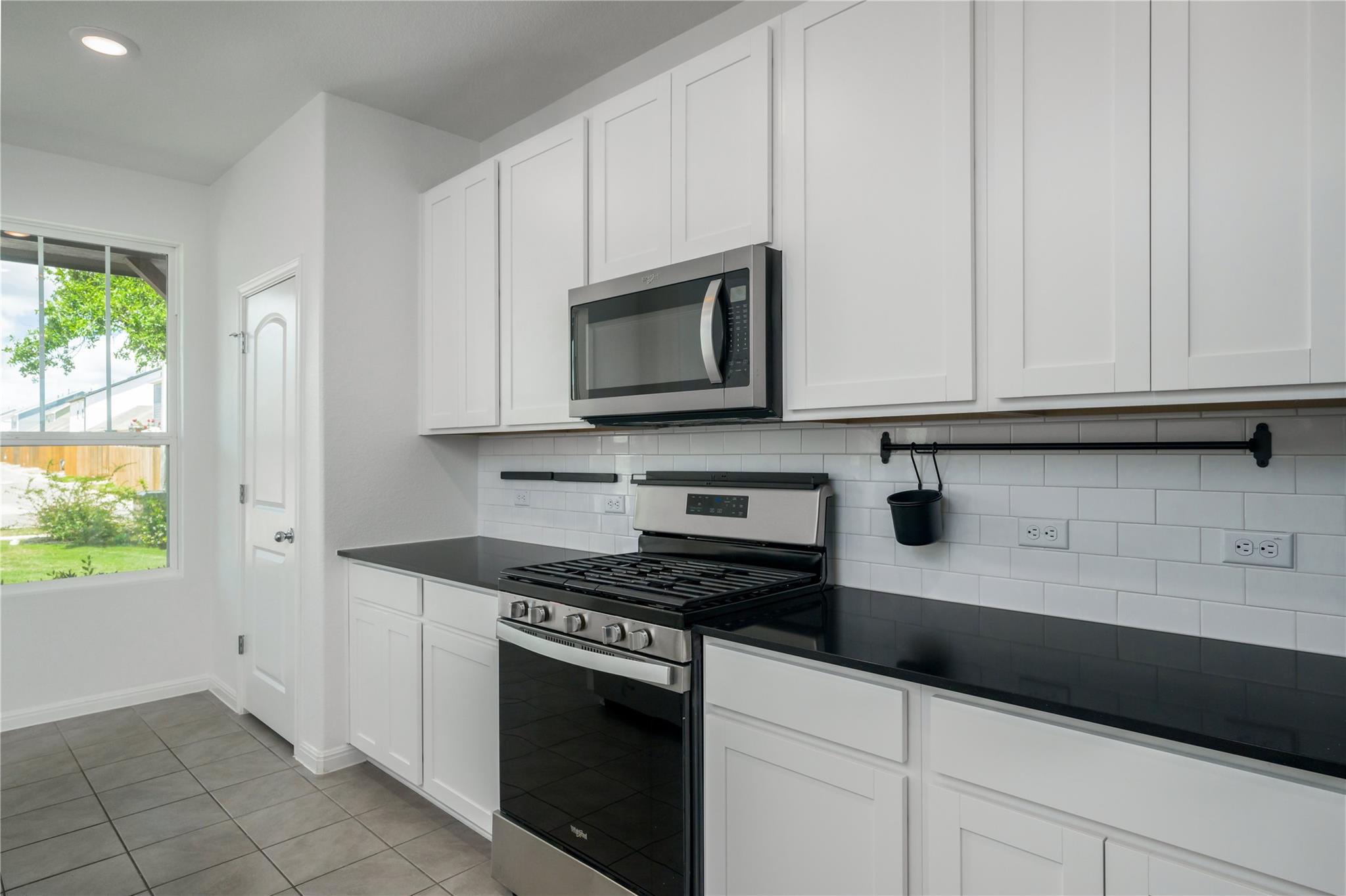 2540 Acoma Ln Property Photo 6