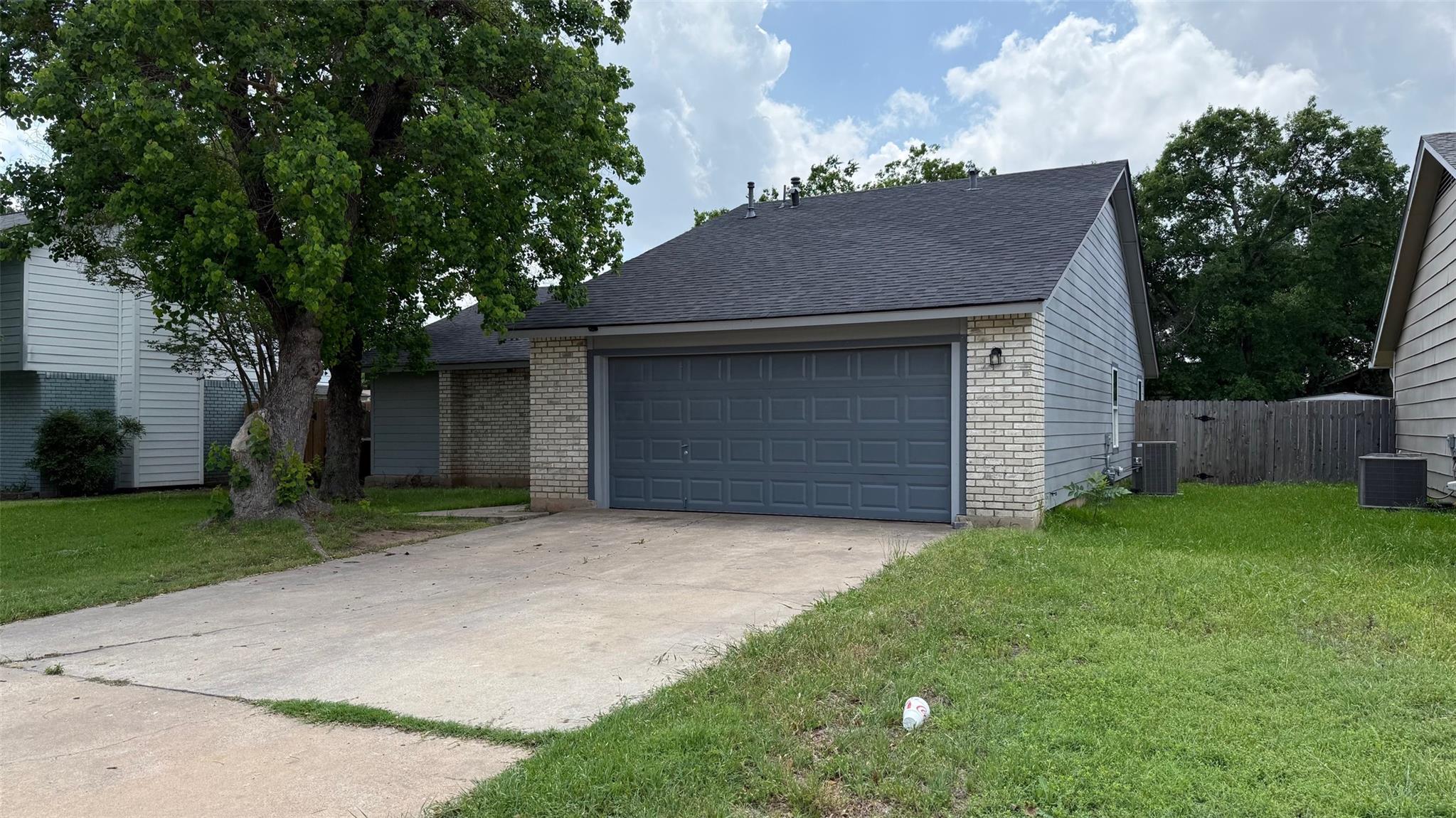 1307 Wroxton Way Property Photo 9