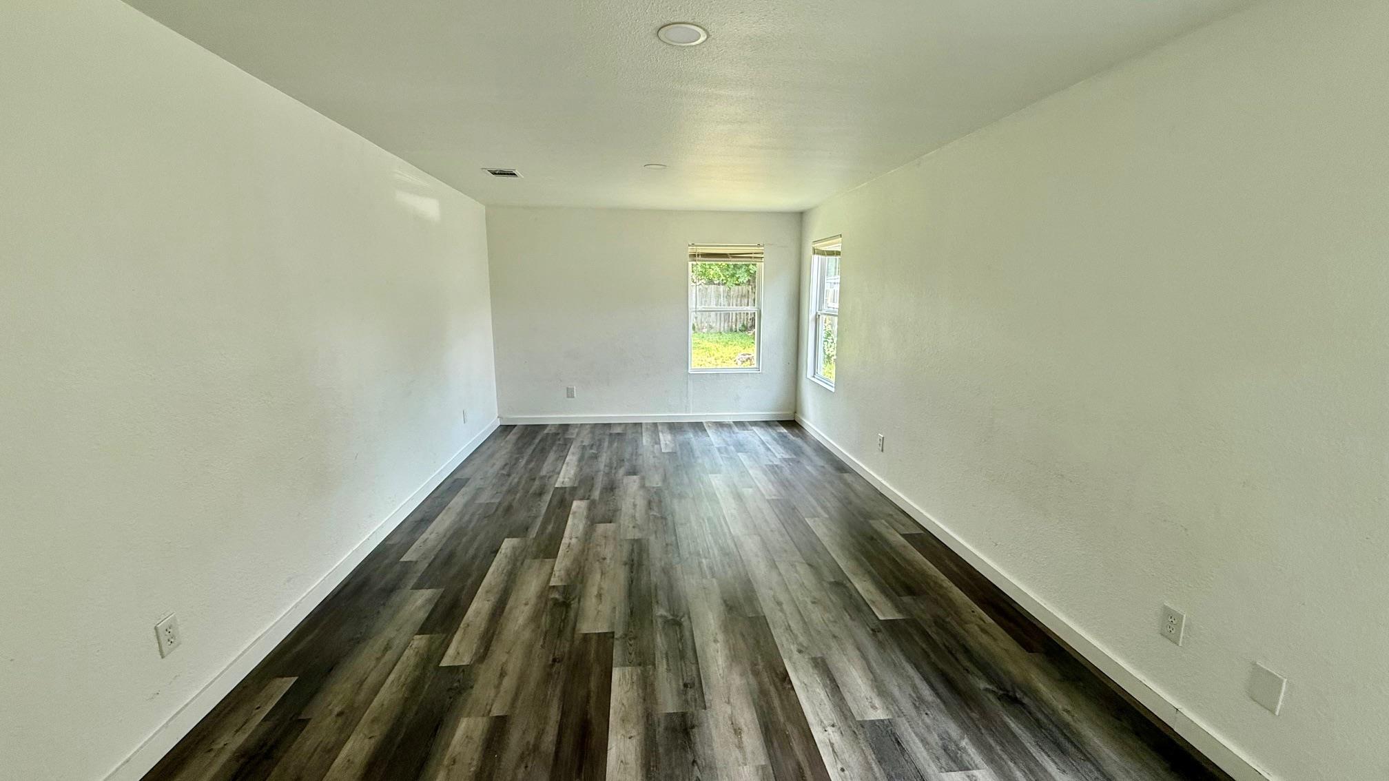 1307 Wroxton Way Property Photo 11