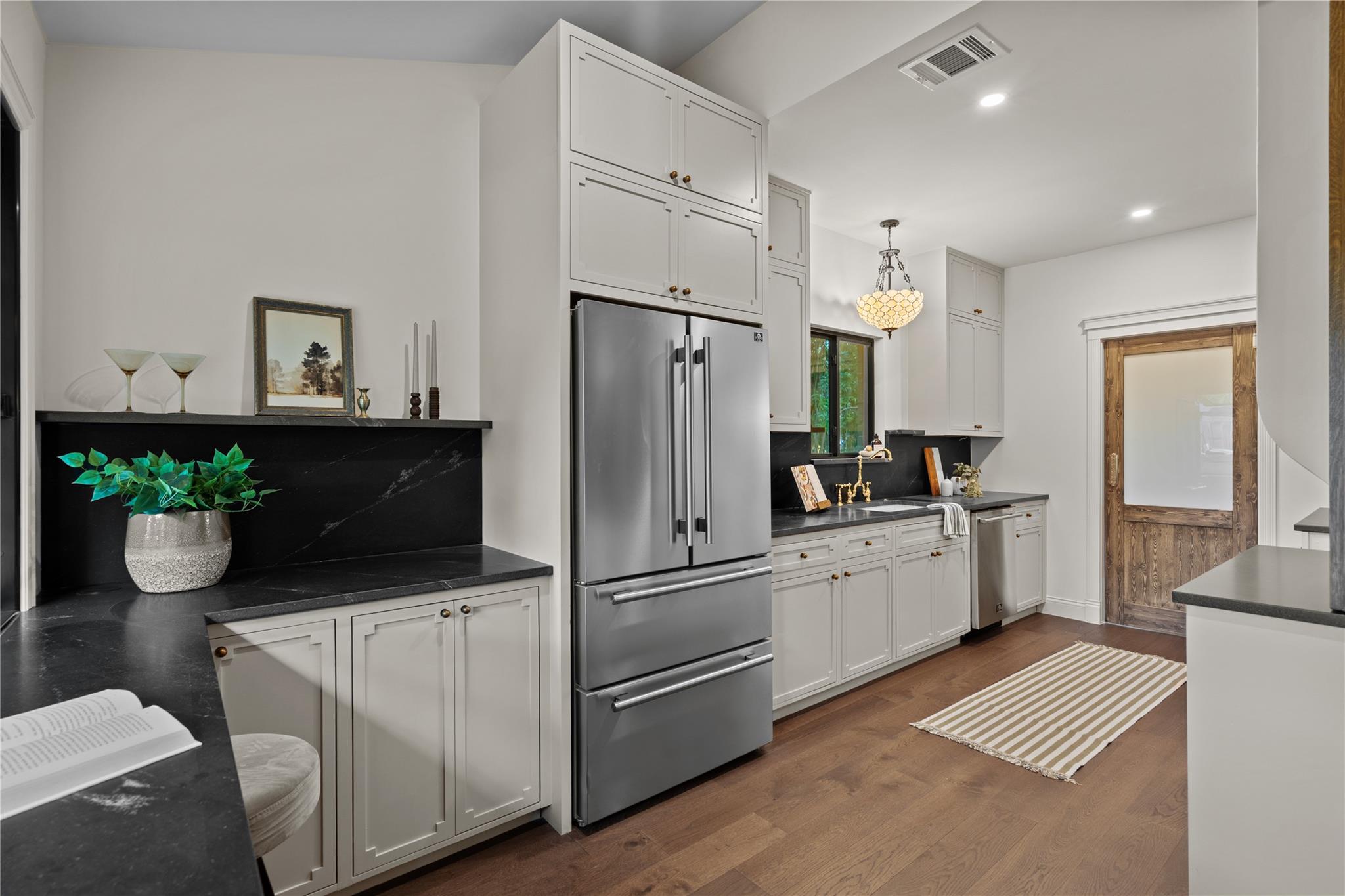 2404 Comburg Castle Way Property Photo 14