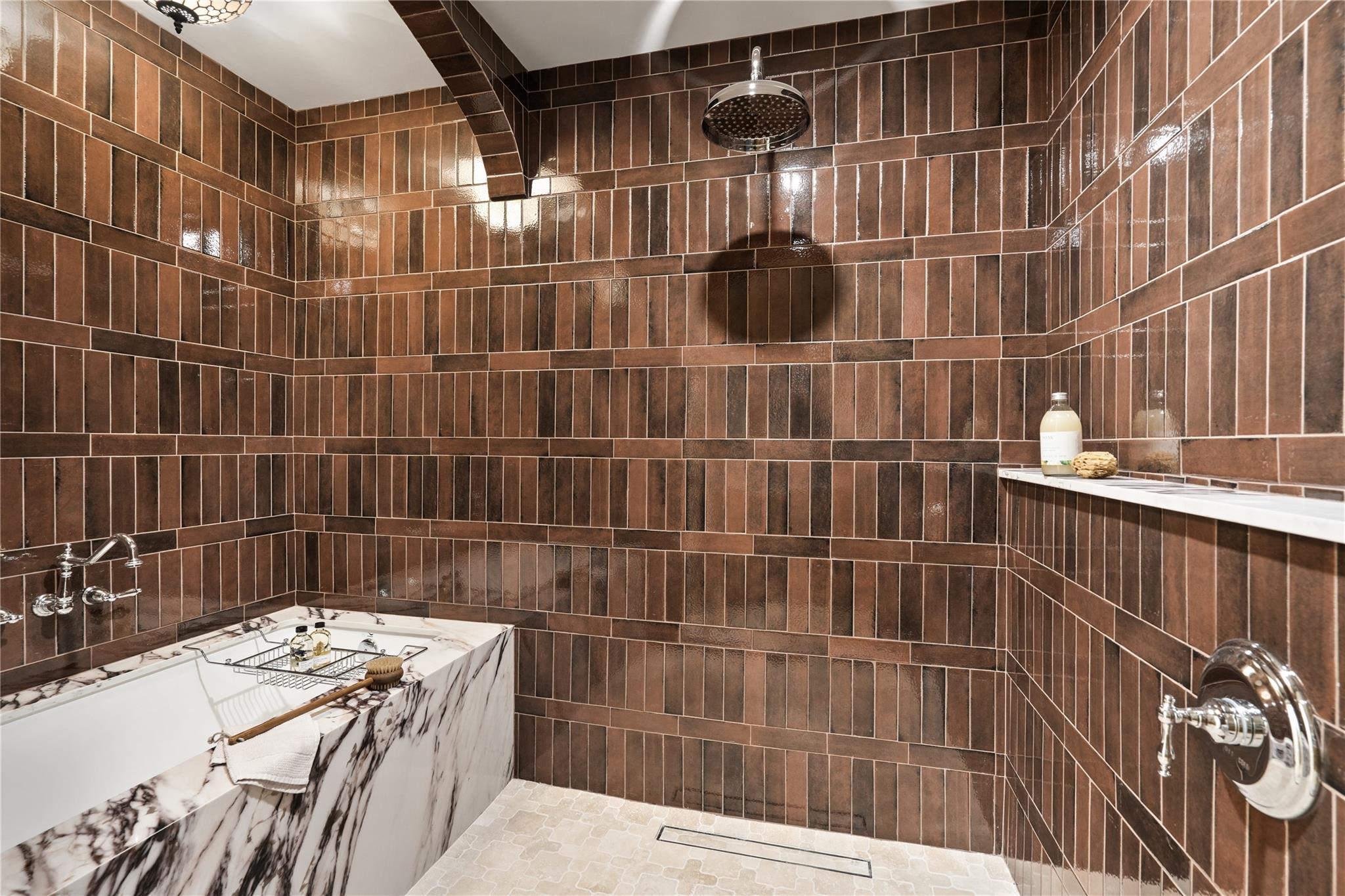 2404 Comburg Castle Way Property Photo 31