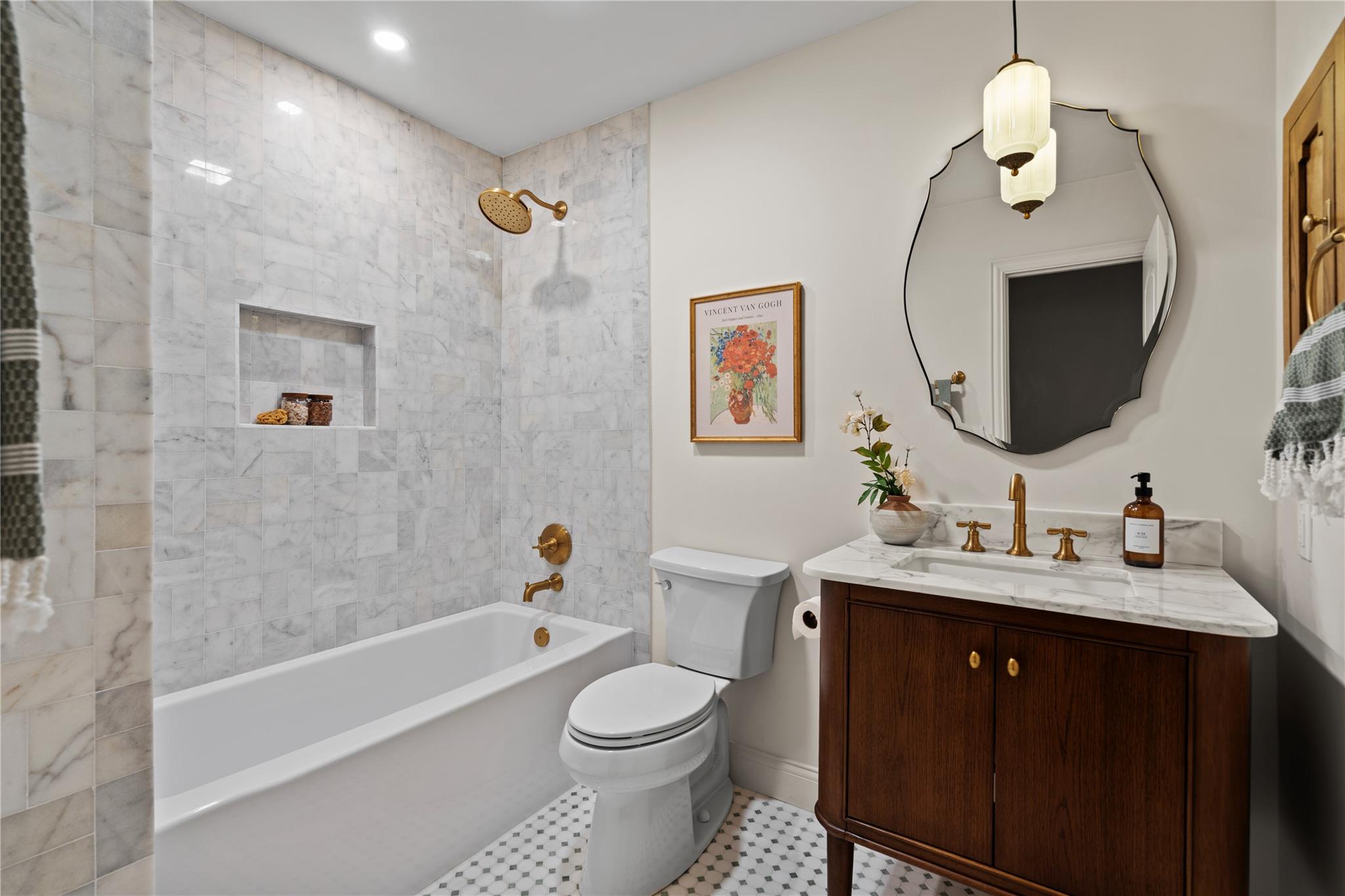 2404 Comburg Castle Way Property Photo 36