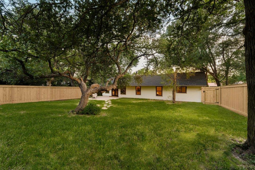 2404 Comburg Castle Way Property Photo 37