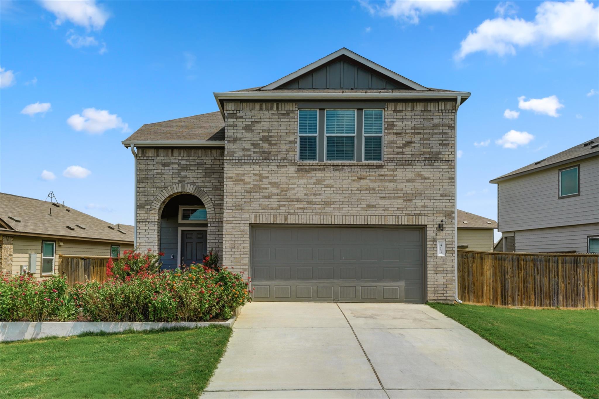 413 Perfect World Loop Property Photo 3