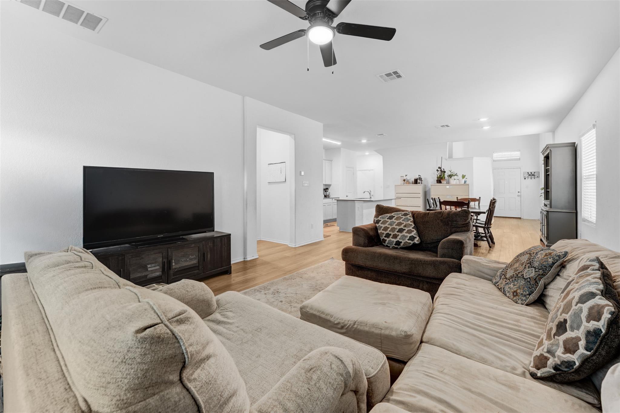 413 Perfect World Loop Property Photo 15