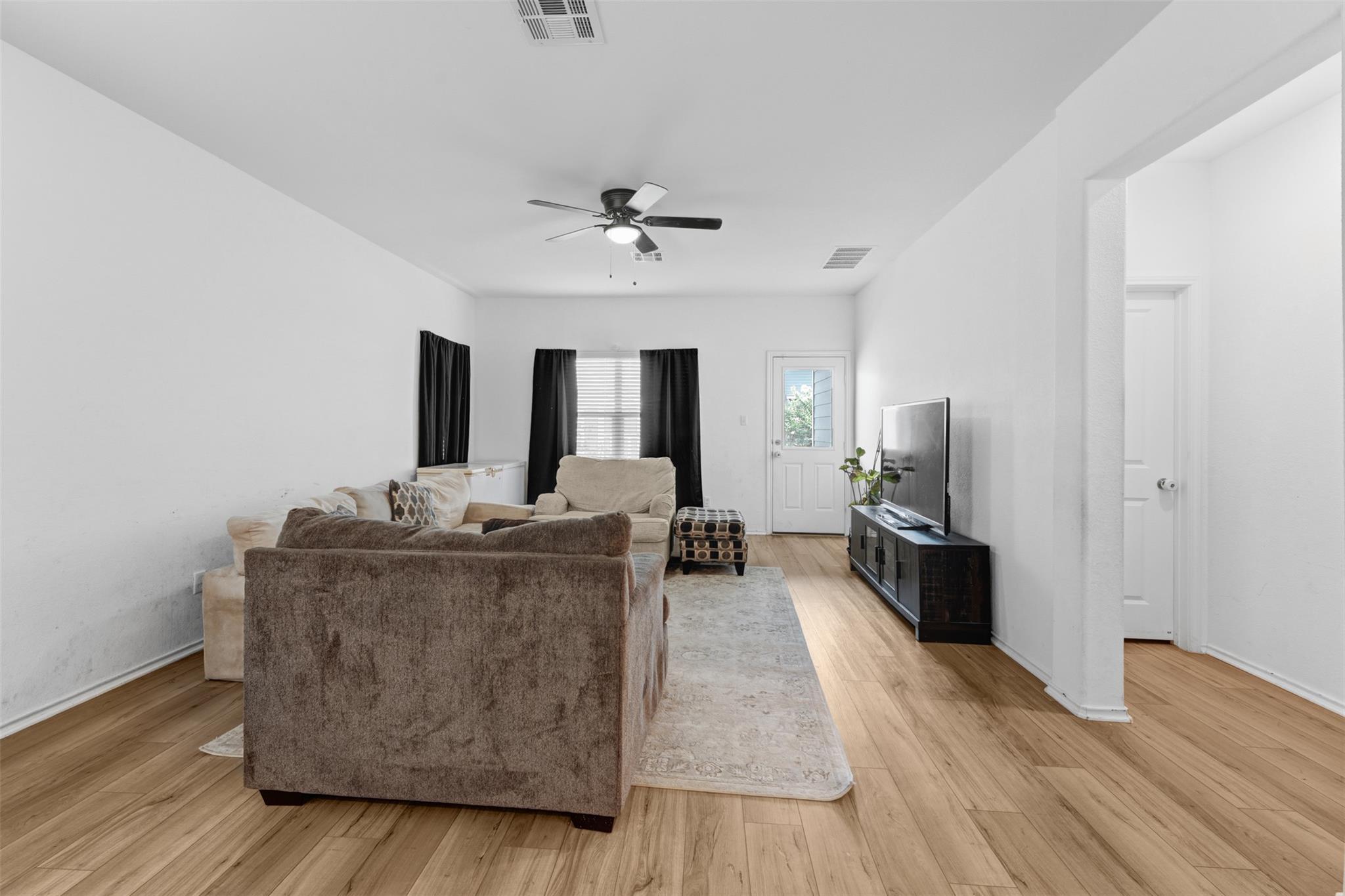413 Perfect World Loop Property Photo 16