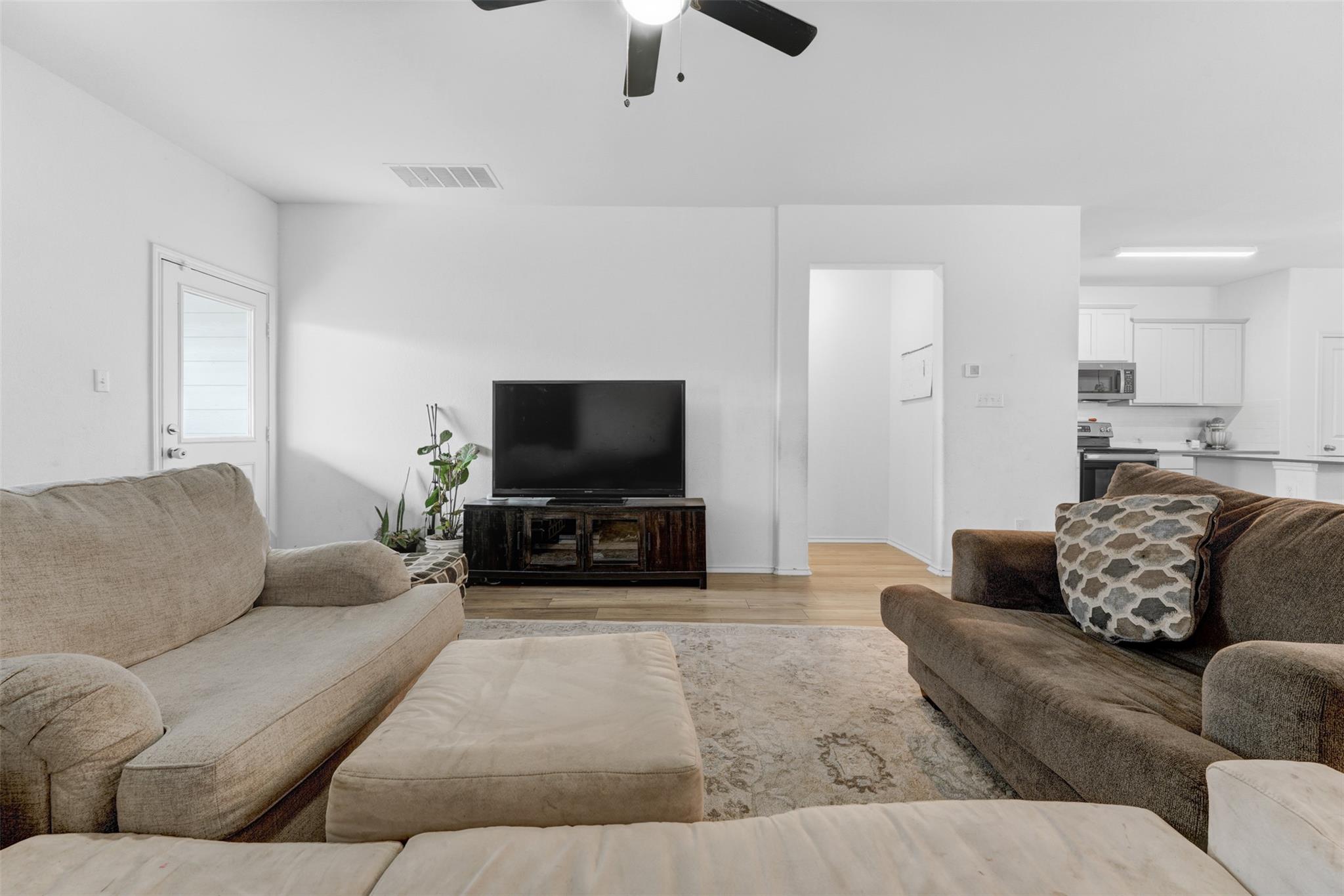 413 Perfect World Loop Property Photo 17