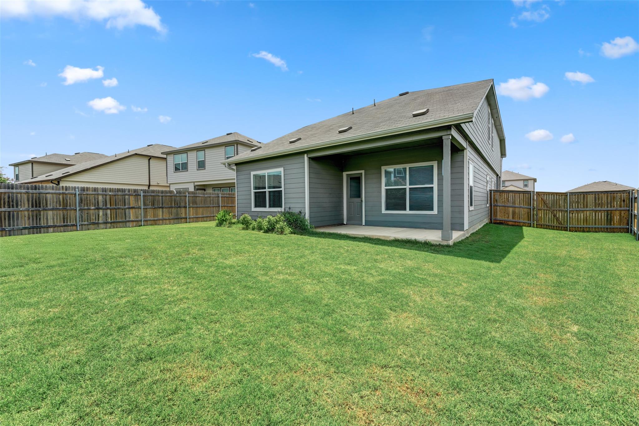 413 Perfect World Loop Property Photo 34