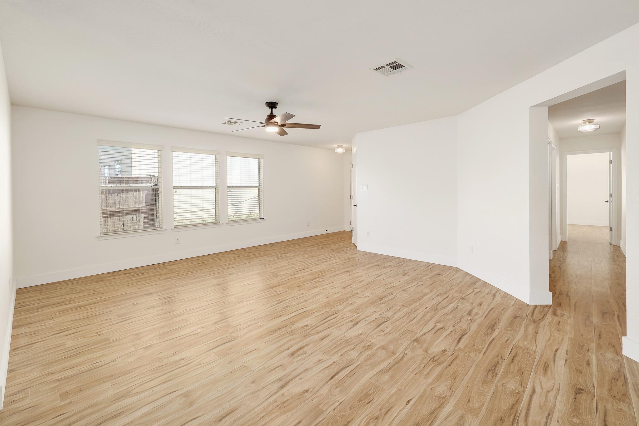 302 Phillips St Property Photo 6