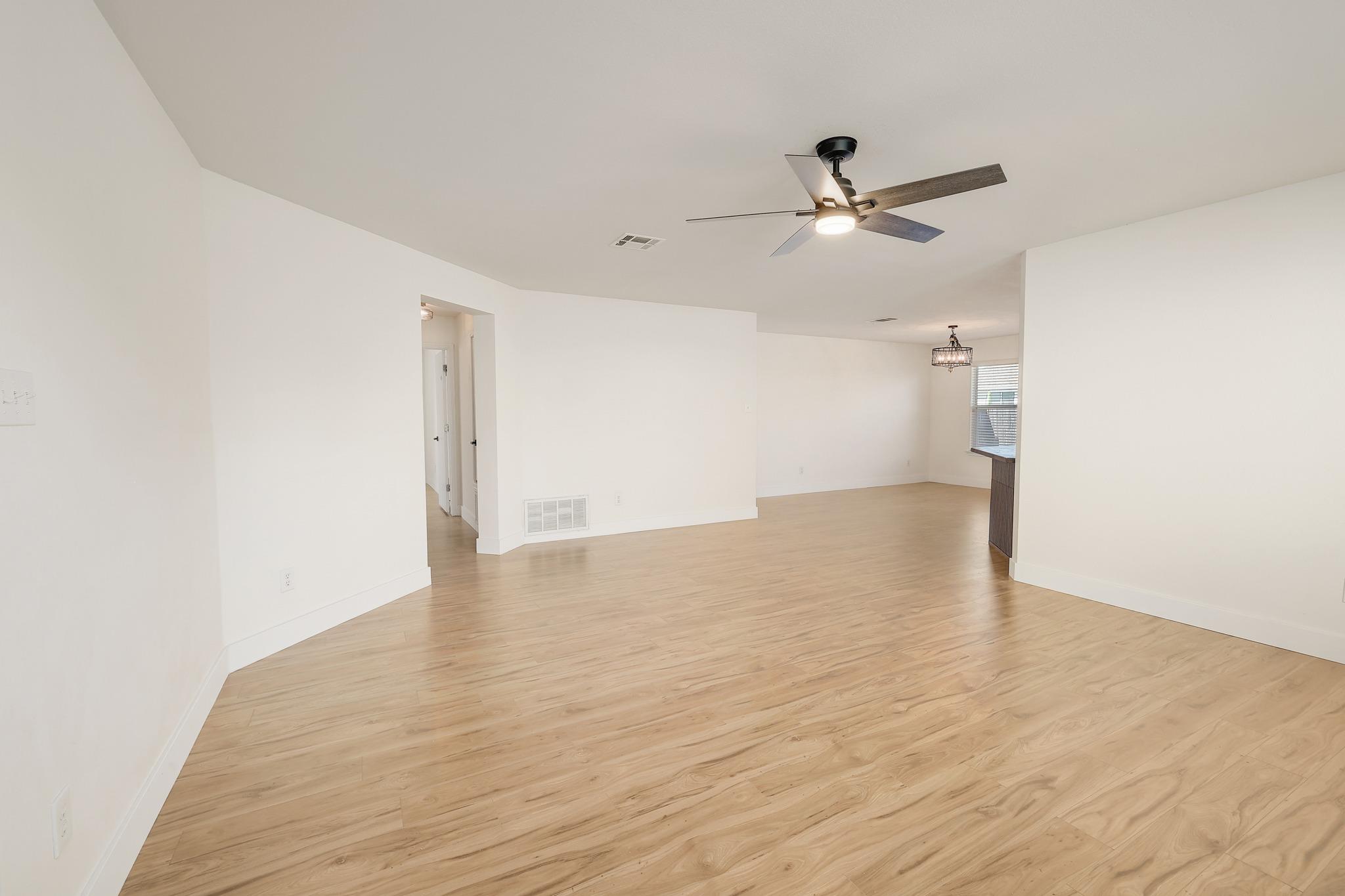 302 Phillips St Property Photo 8