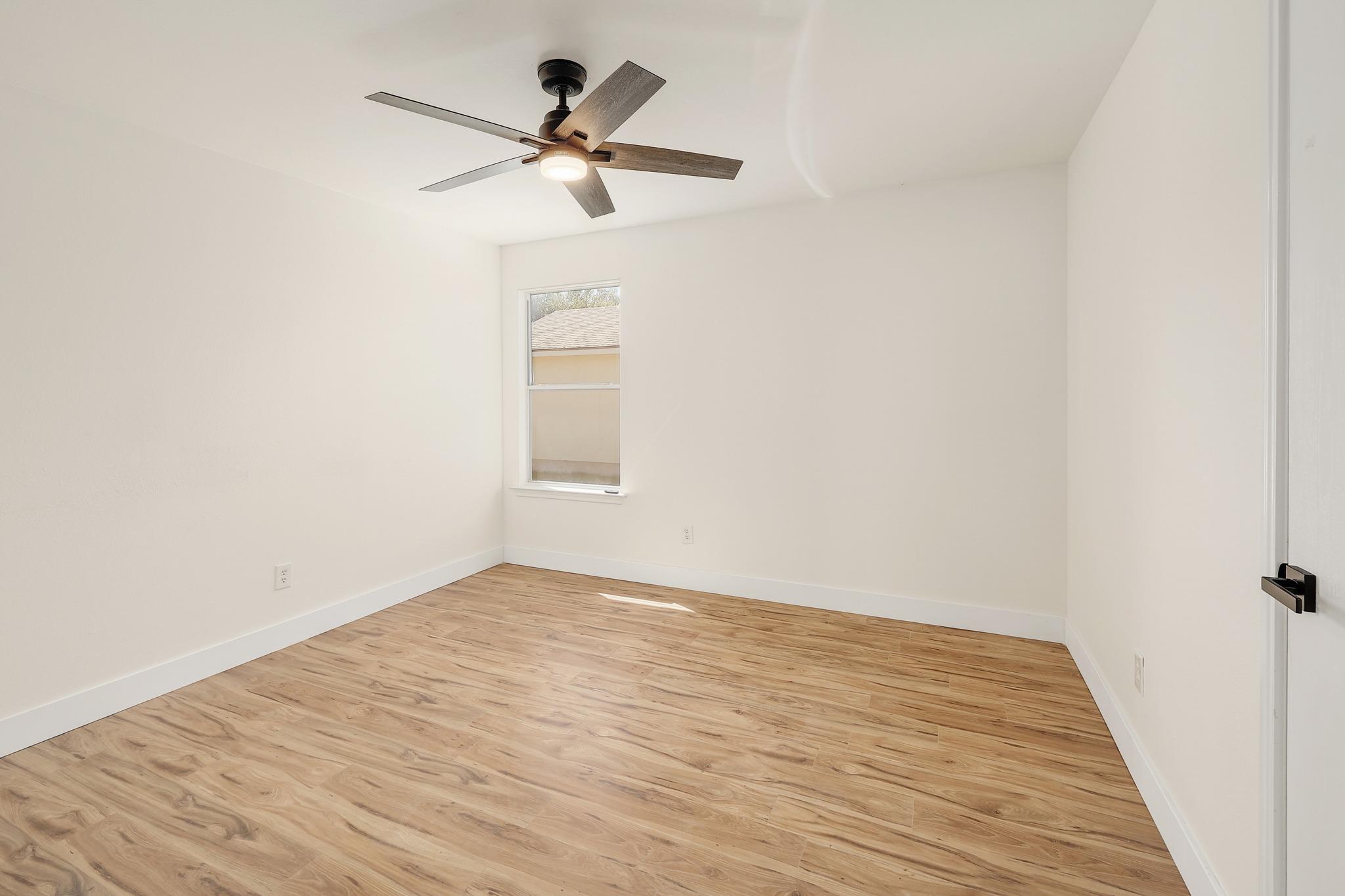 302 Phillips St Property Photo 17