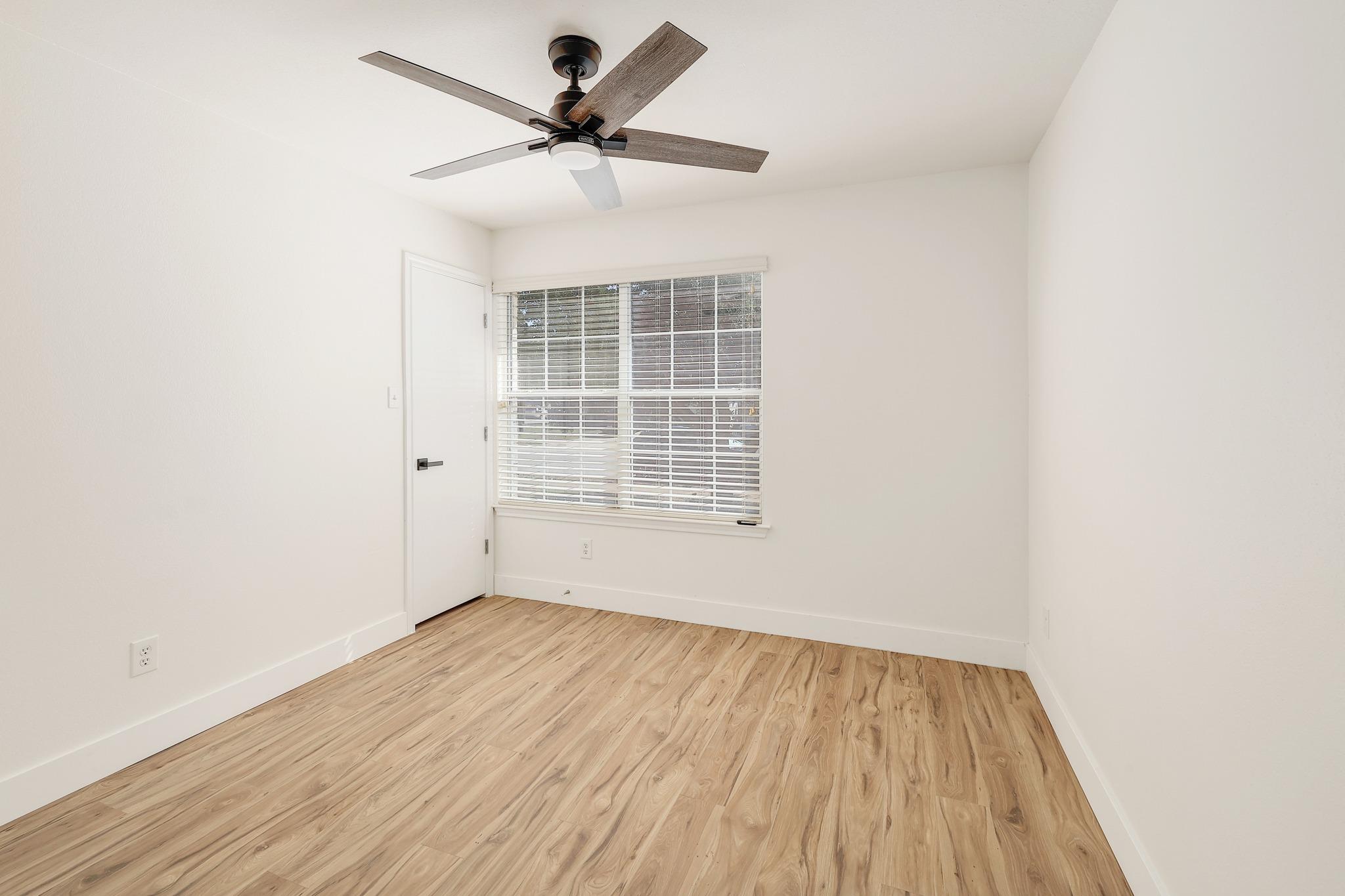 302 Phillips St Property Photo 18