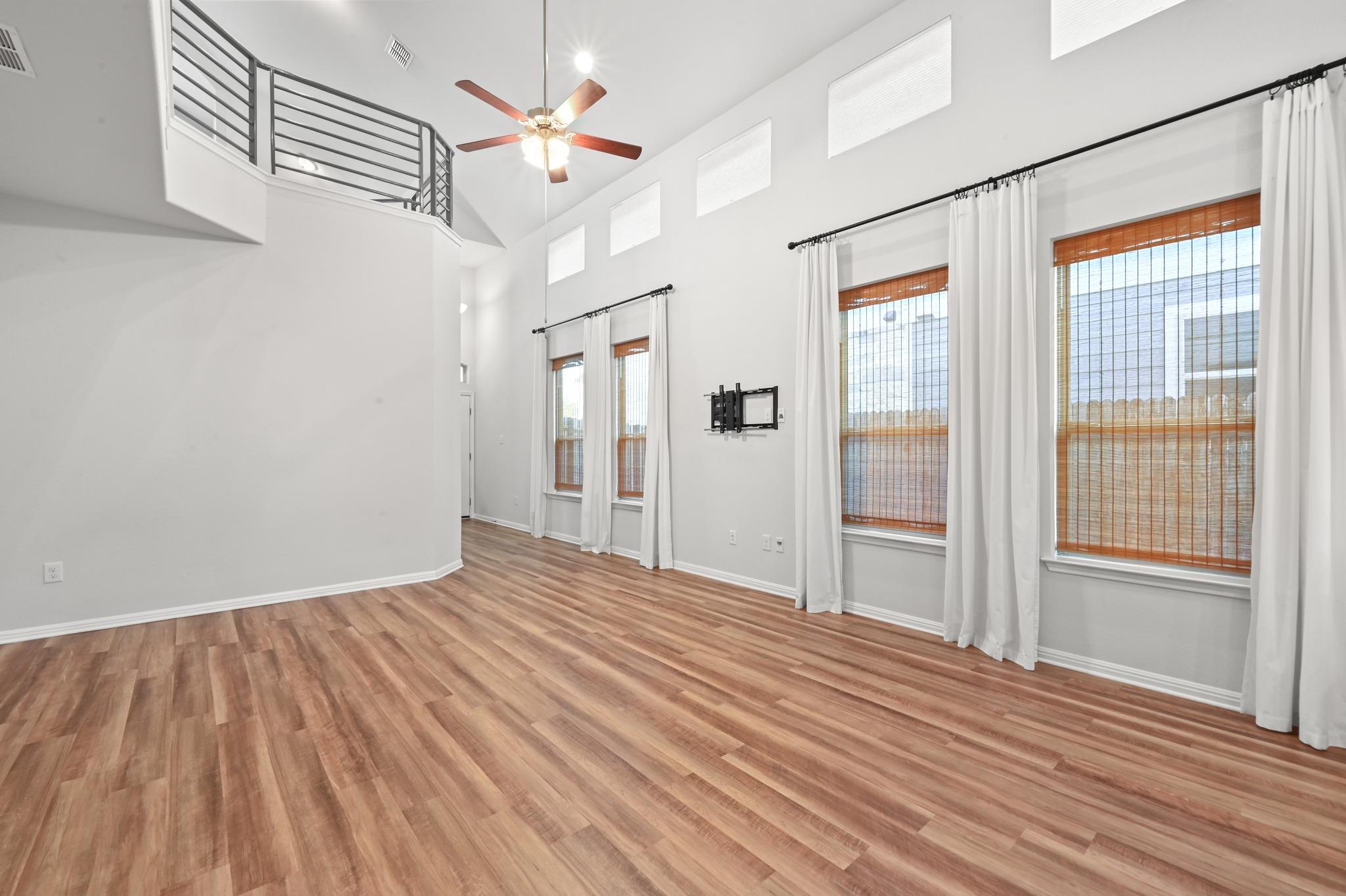 1507 Falconer Way Property Photo 8