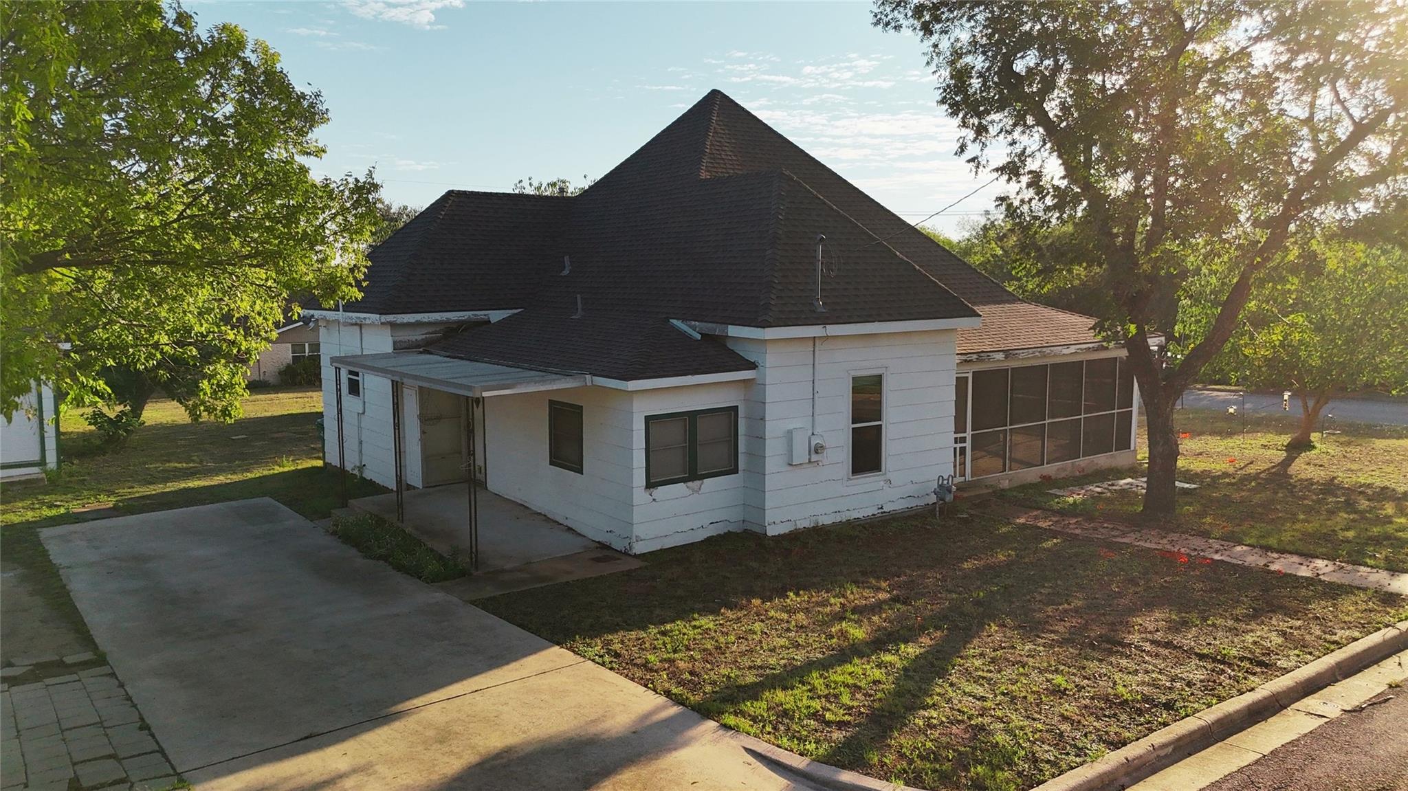 202 Willow St Property Photo 10