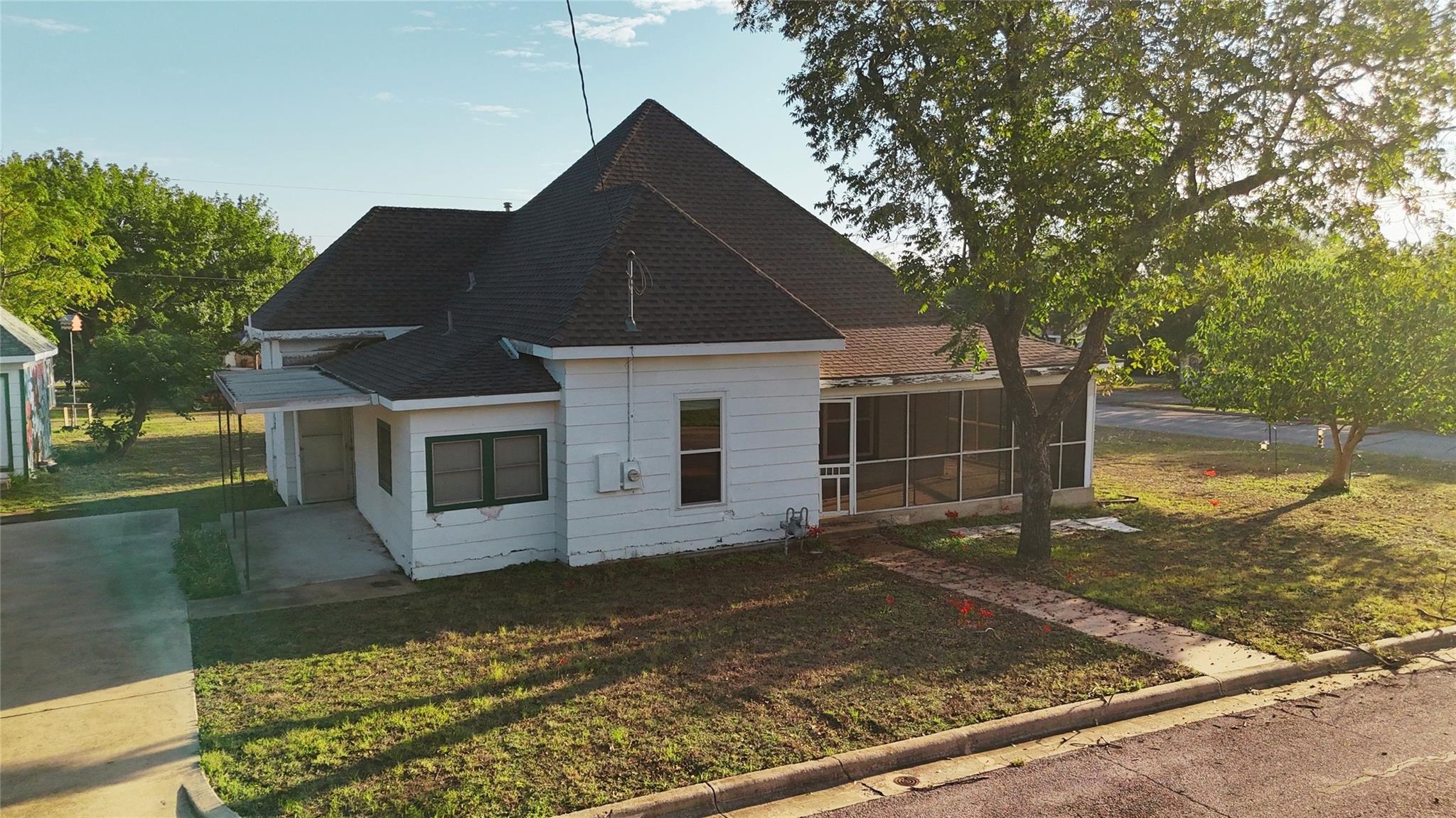 202 Willow St Property Photo 11
