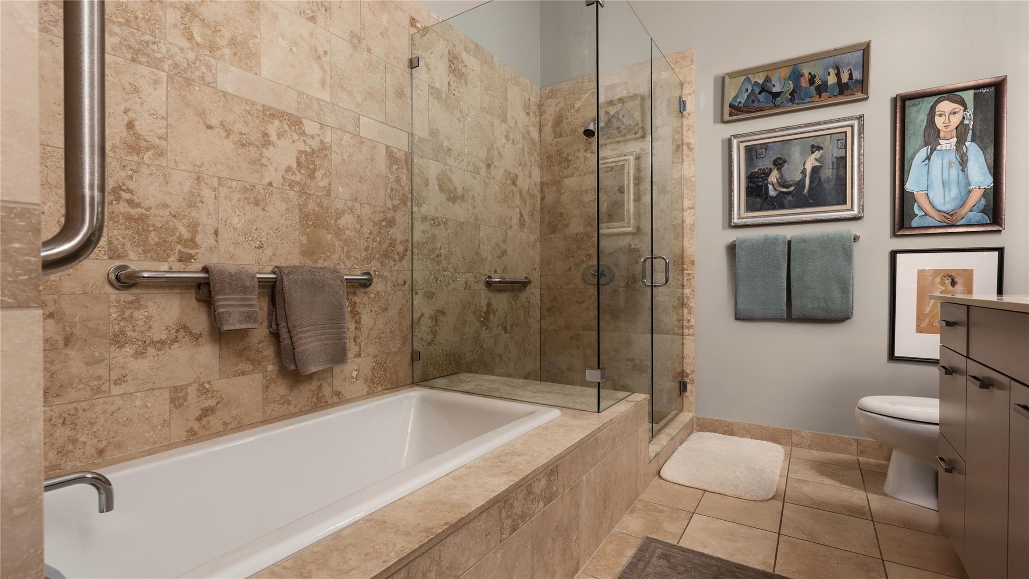 555 E 5th St #3007 Property Photo 24